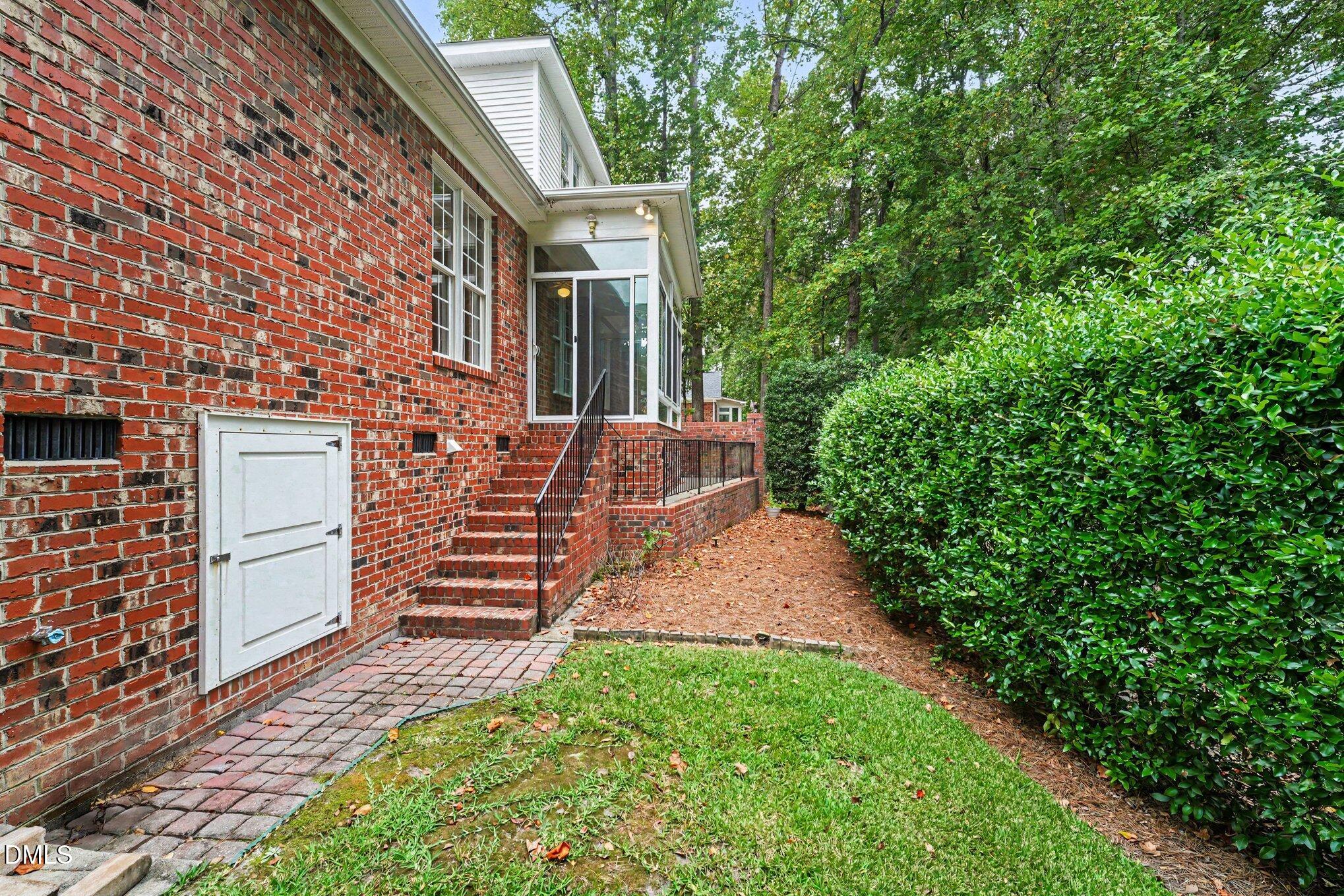 main property photo 22