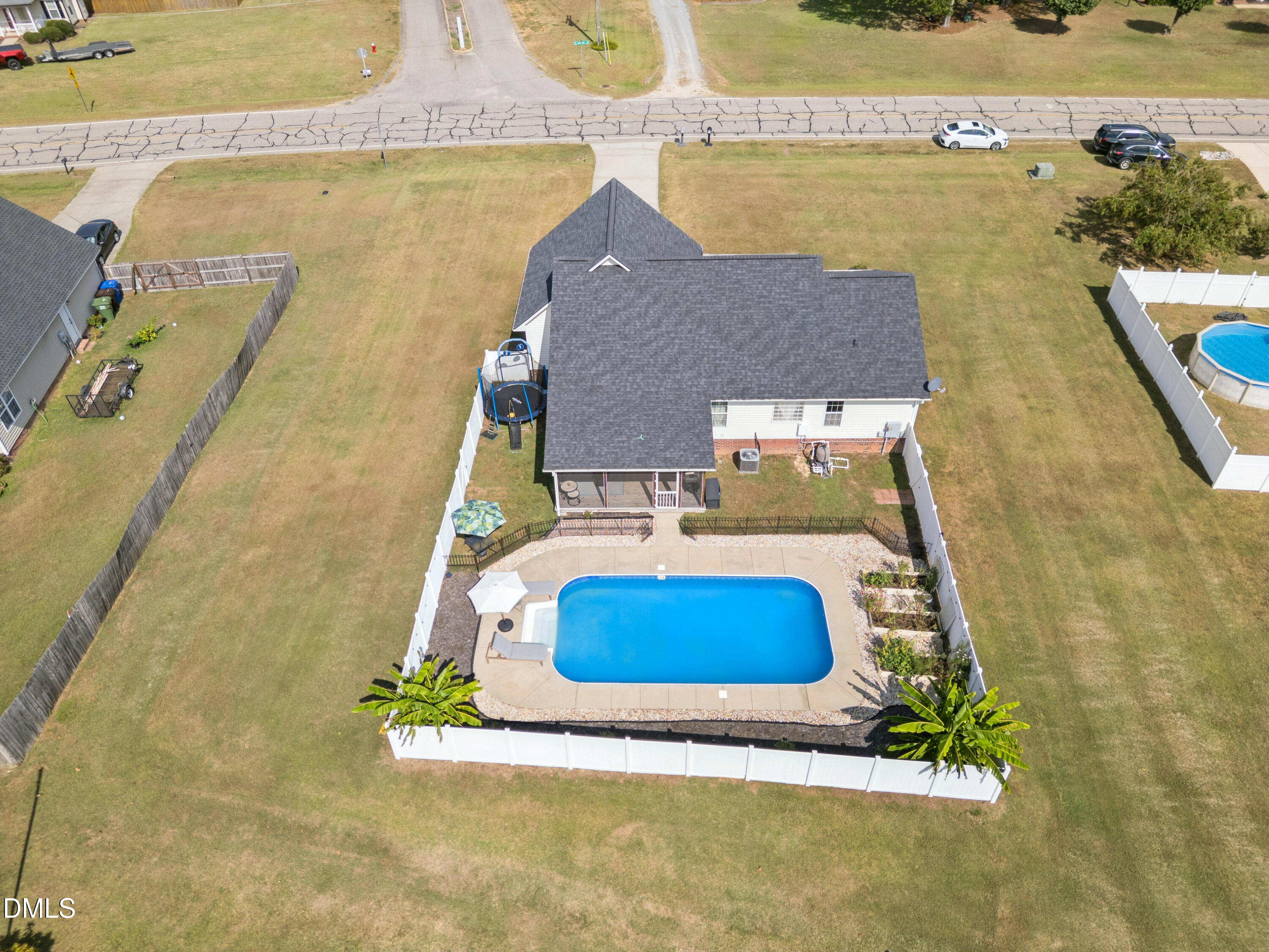 main property photo 23