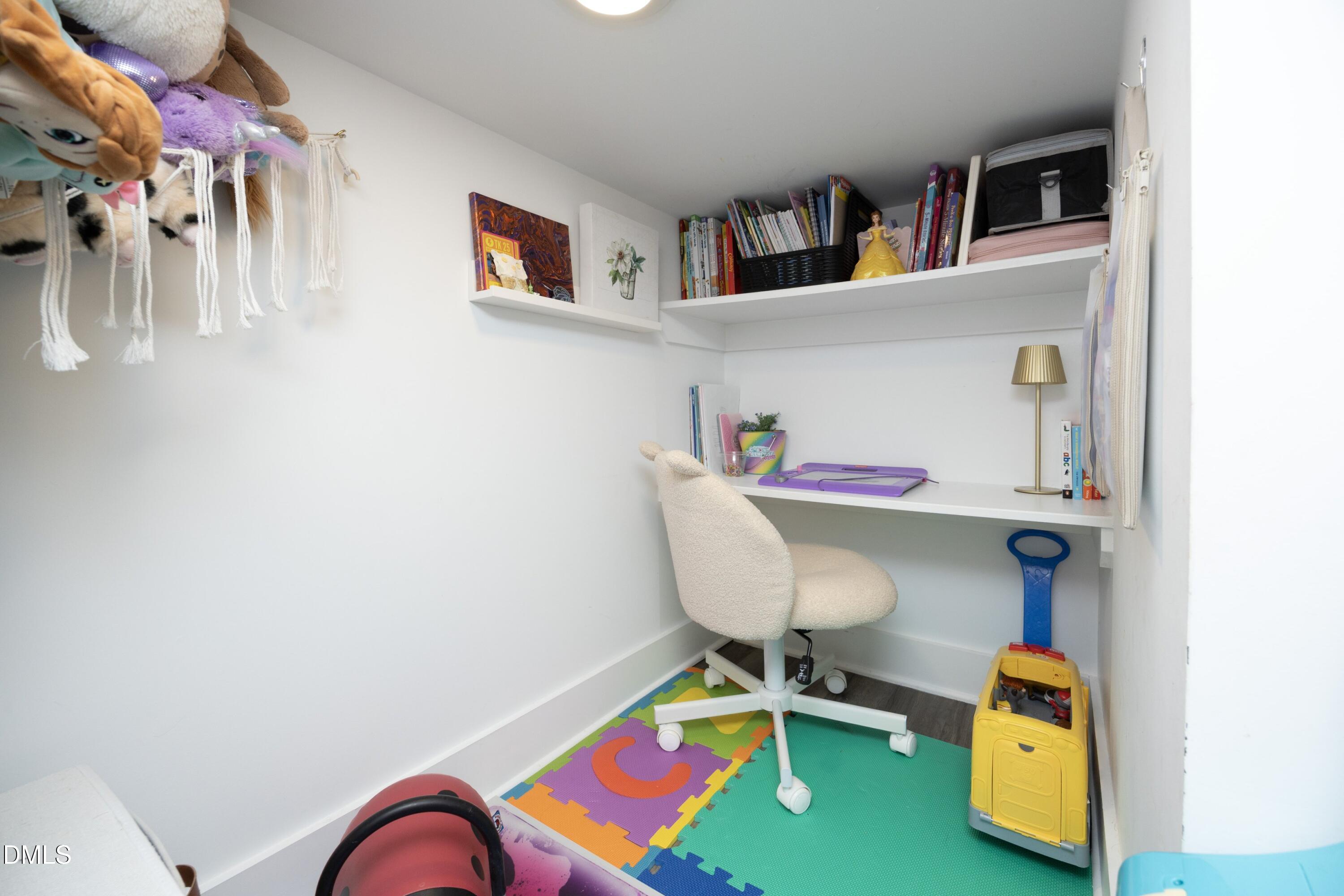 main property photo 23