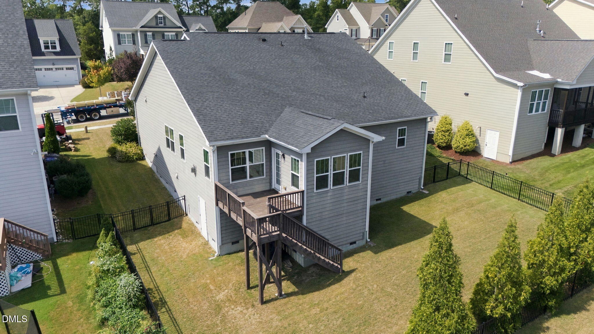 main property photo 37