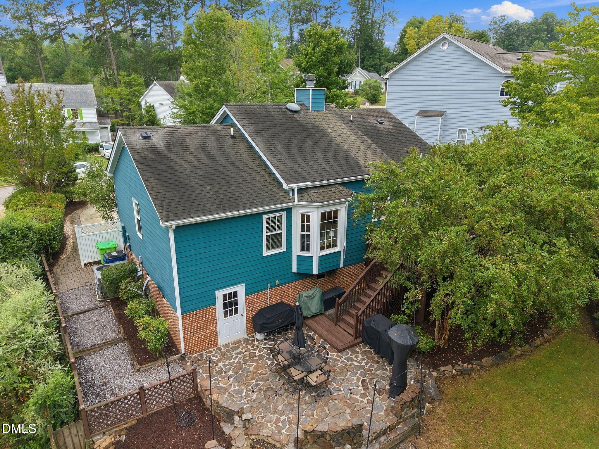 main property photo 33