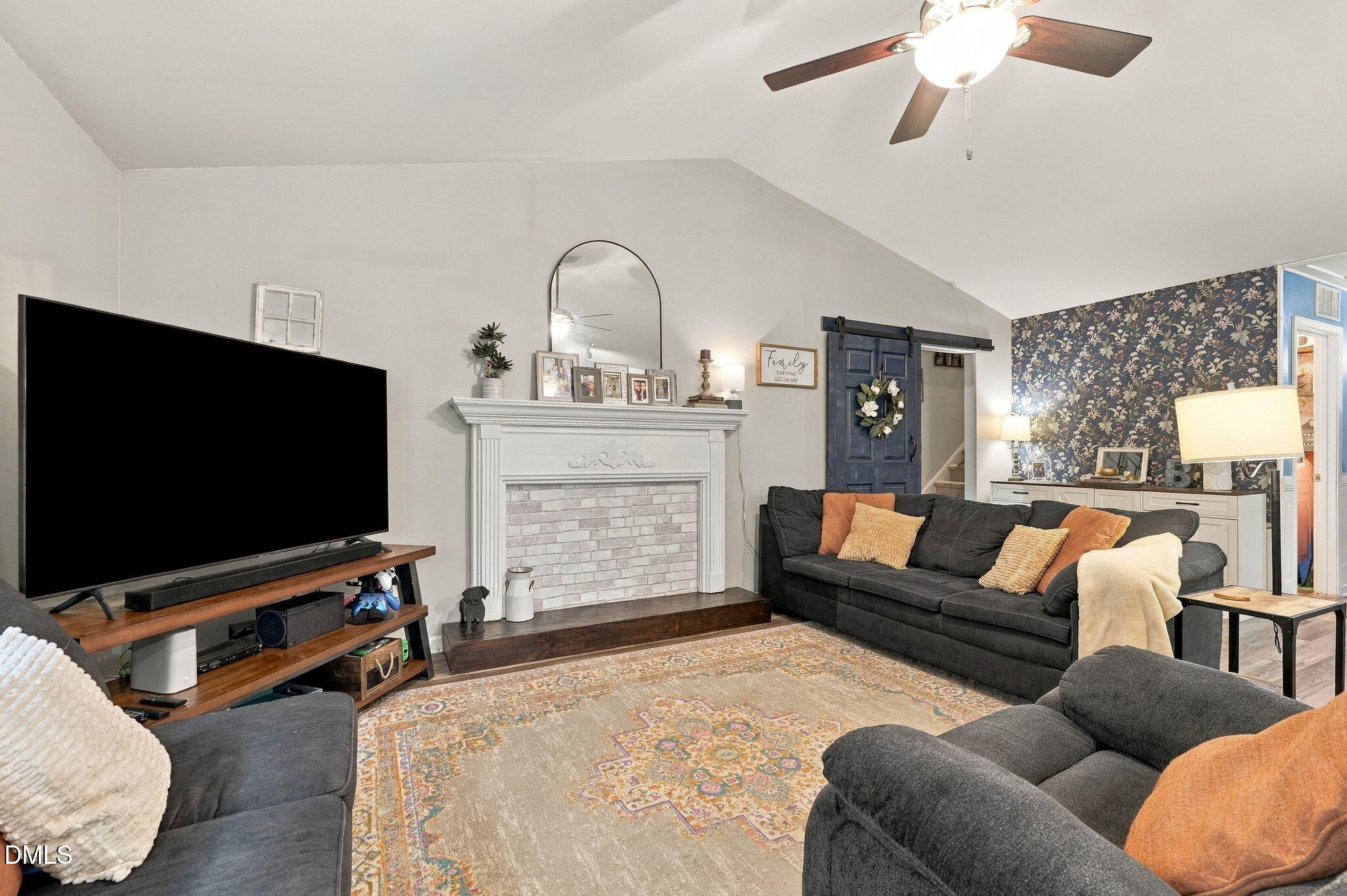 main property photo 9