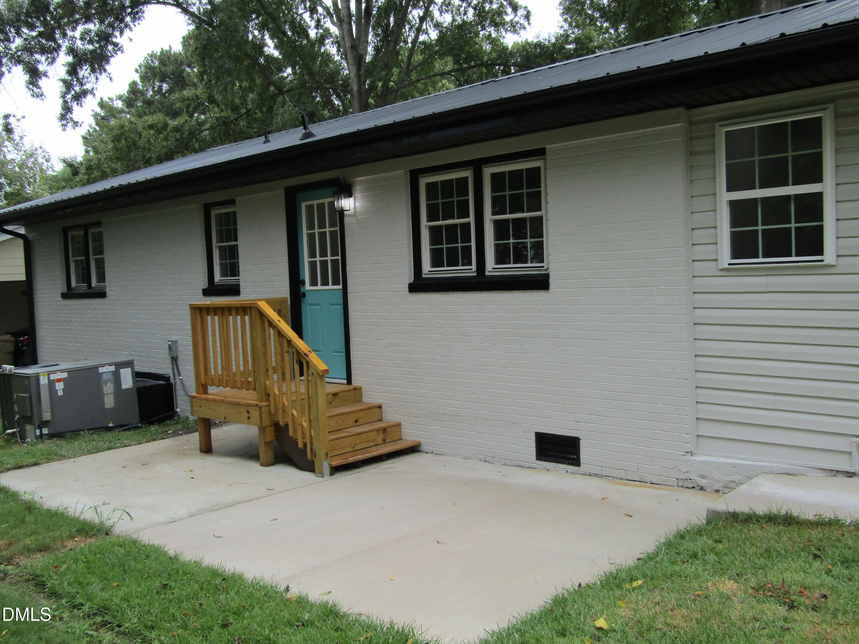 main property photo 30