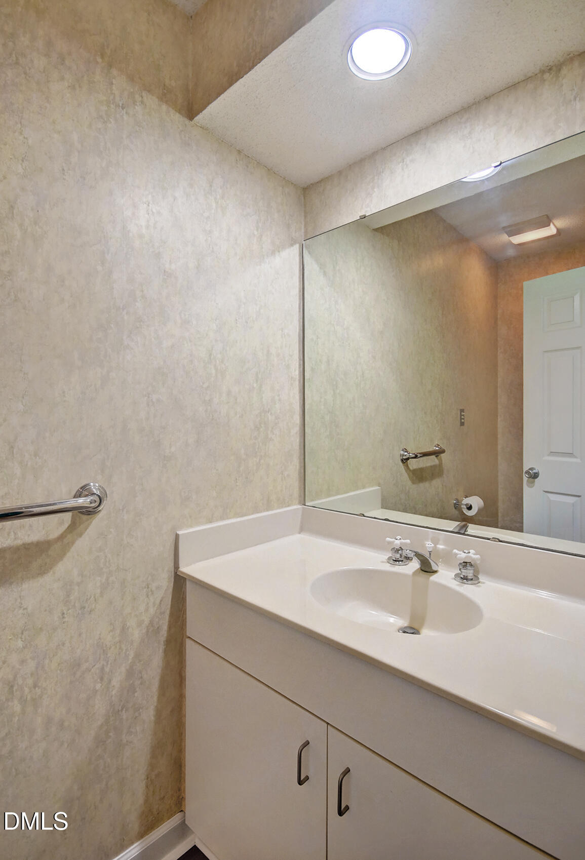 main property photo 25