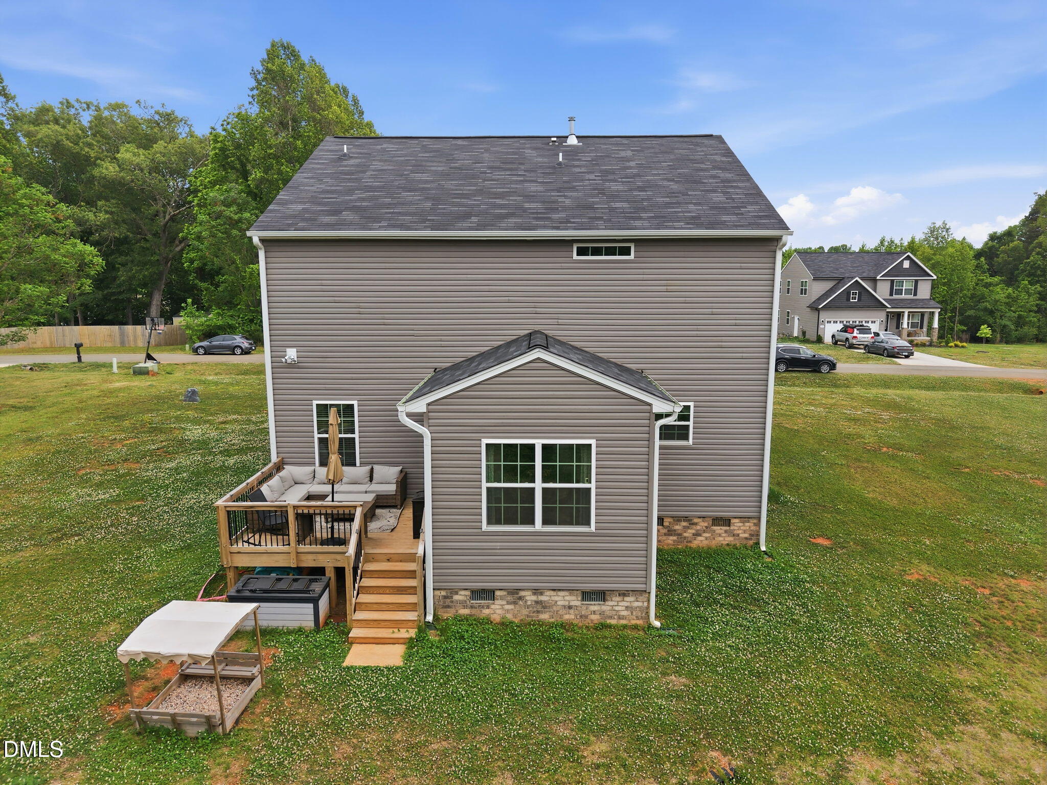 main property photo 32