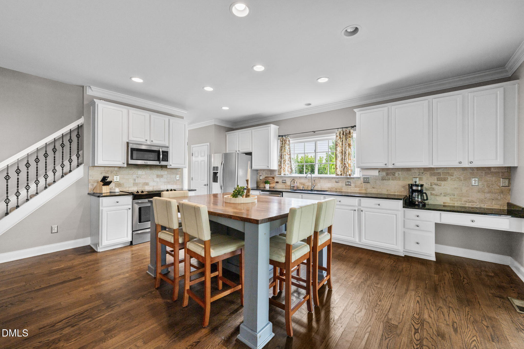 main property photo 10