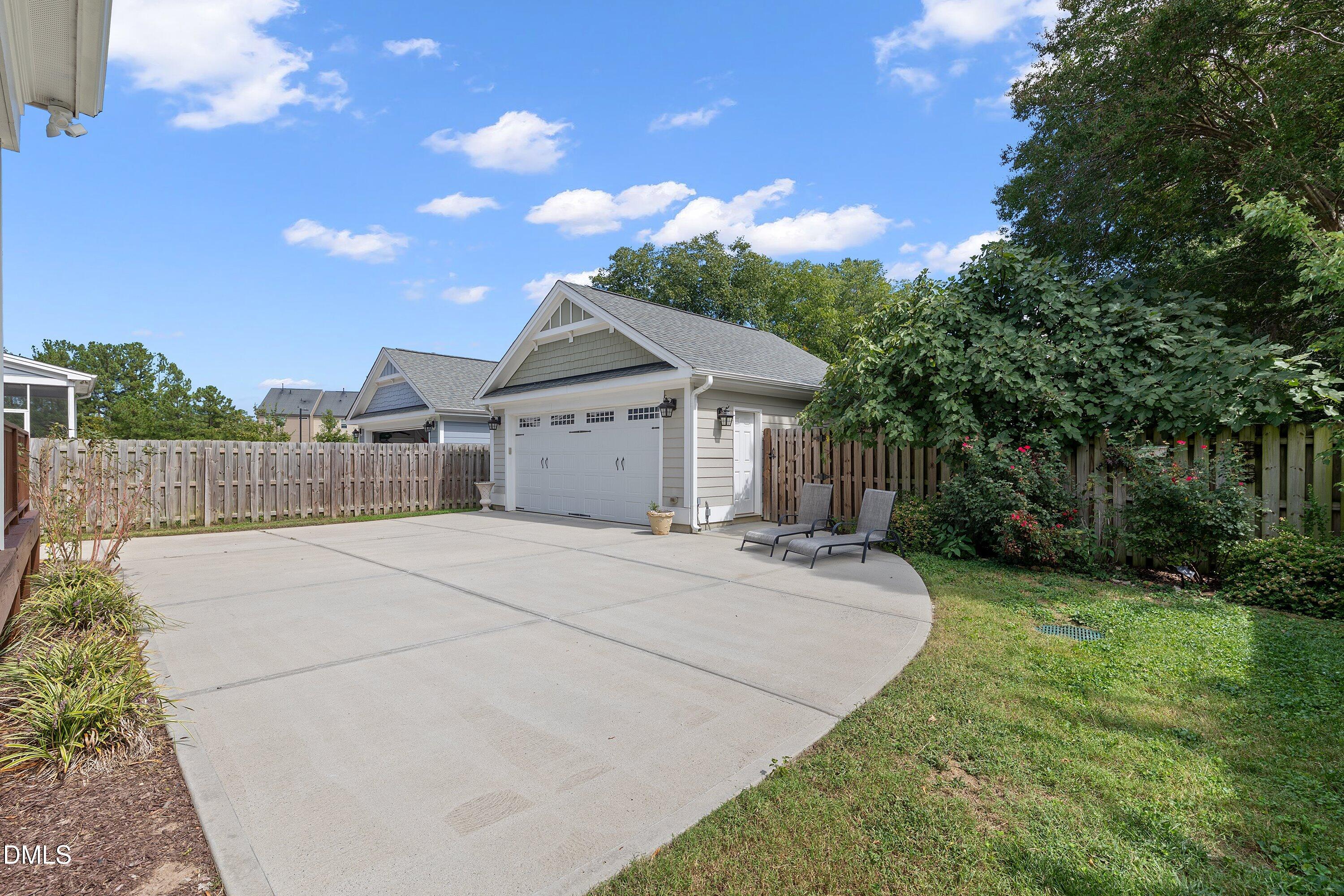 main property photo 40