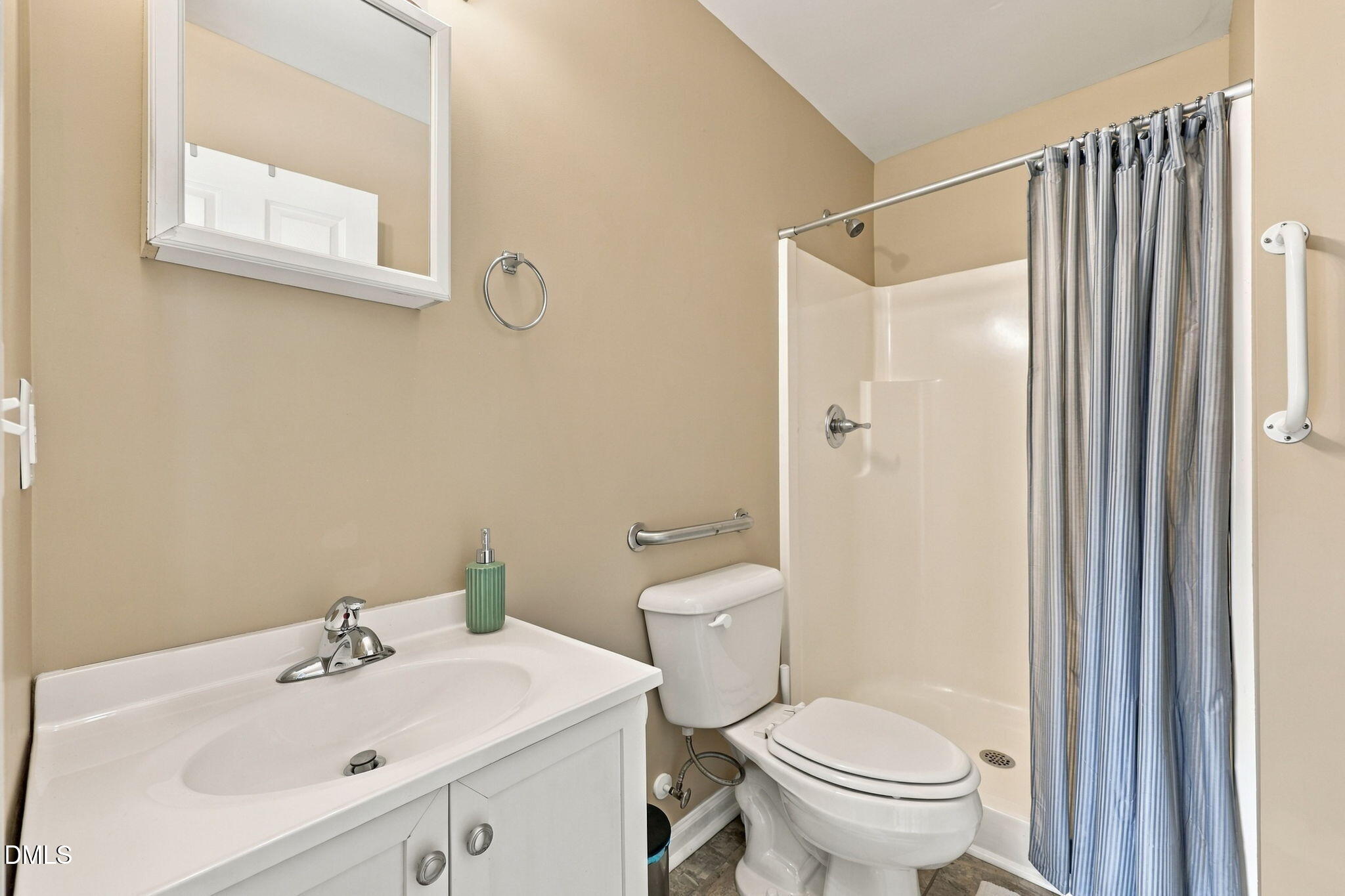 main property photo 7
