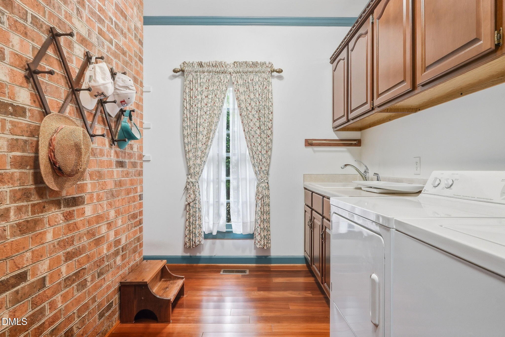 main property photo 46