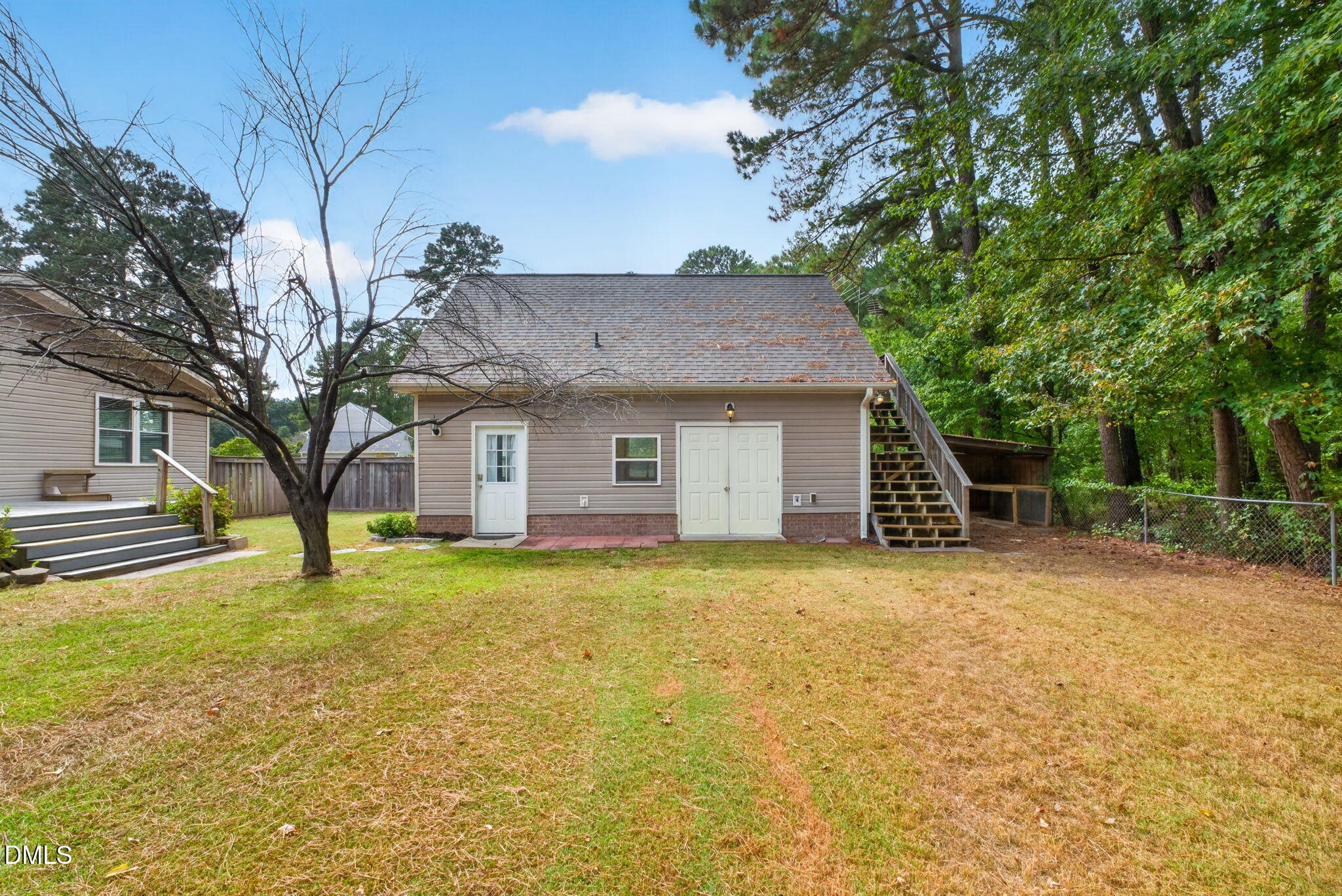 main property photo 37