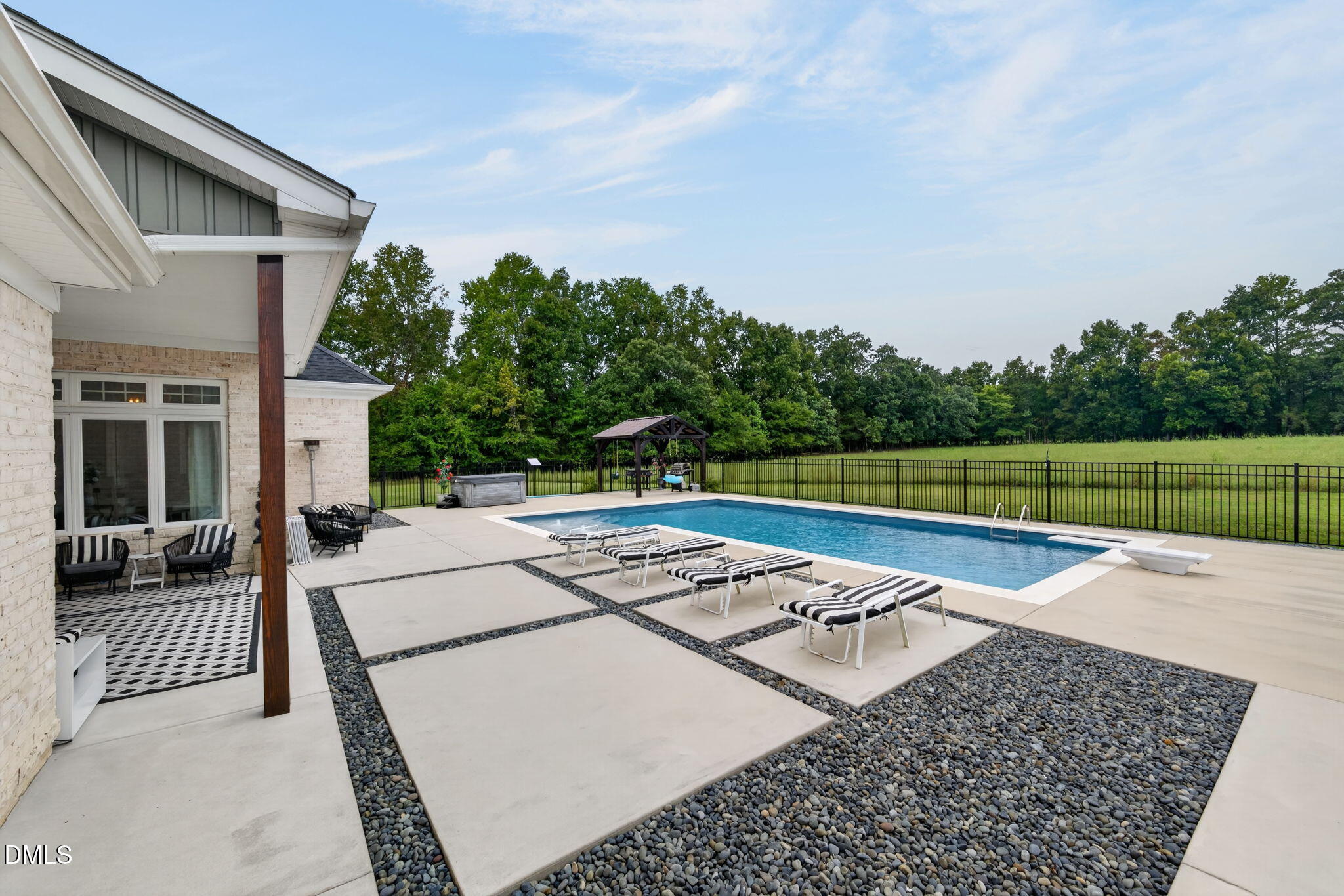 main property photo 45