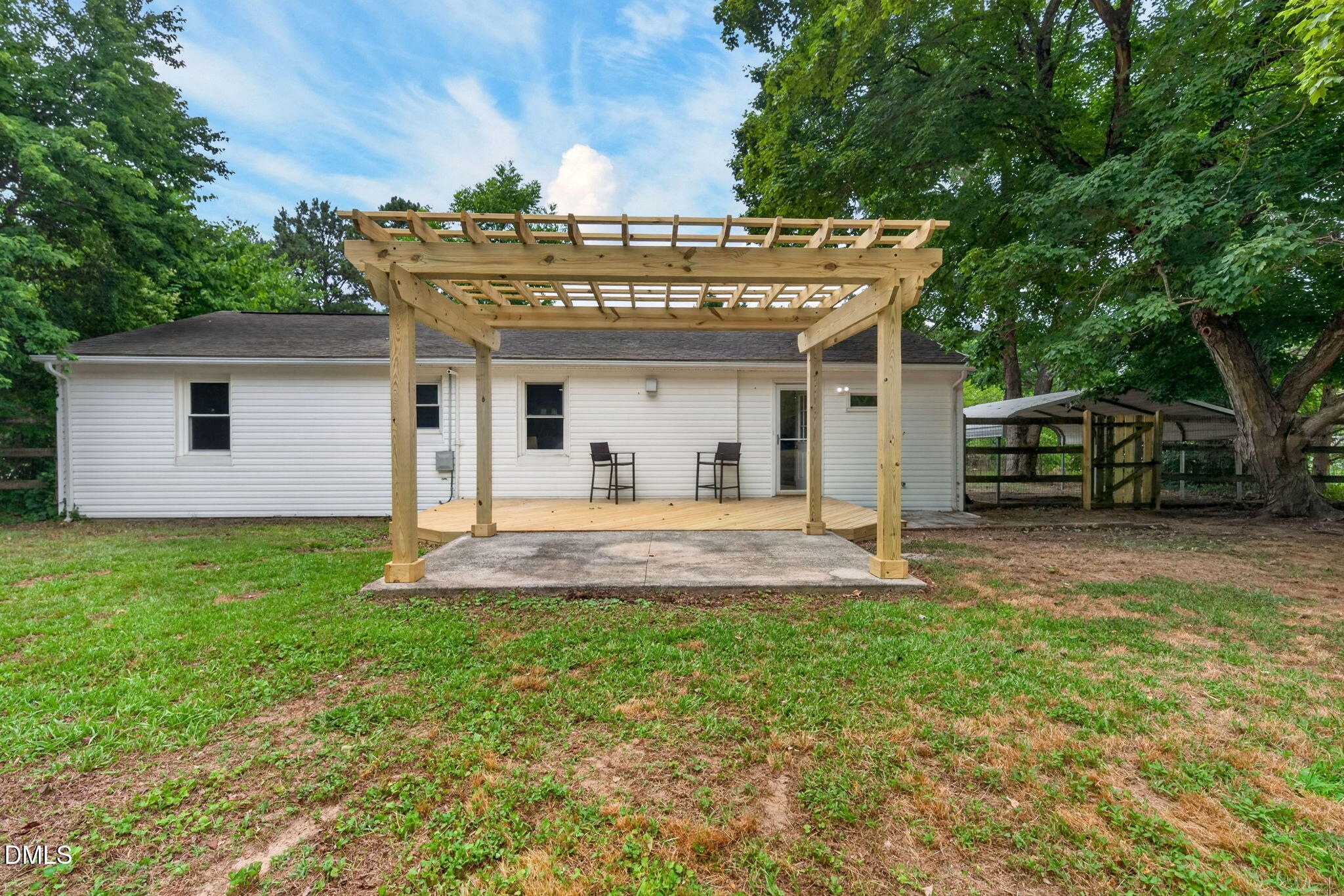 main property photo 32