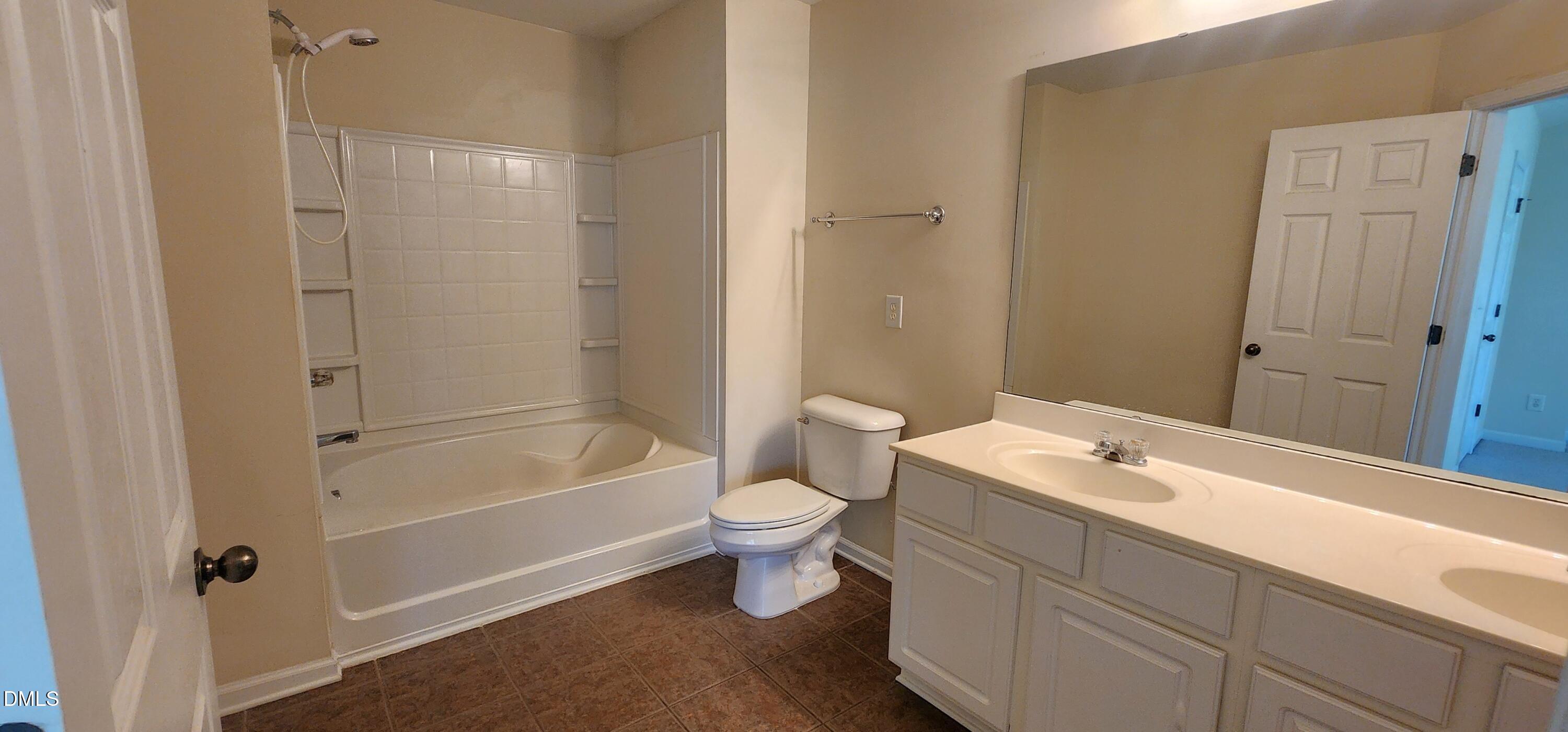 main property photo 13
