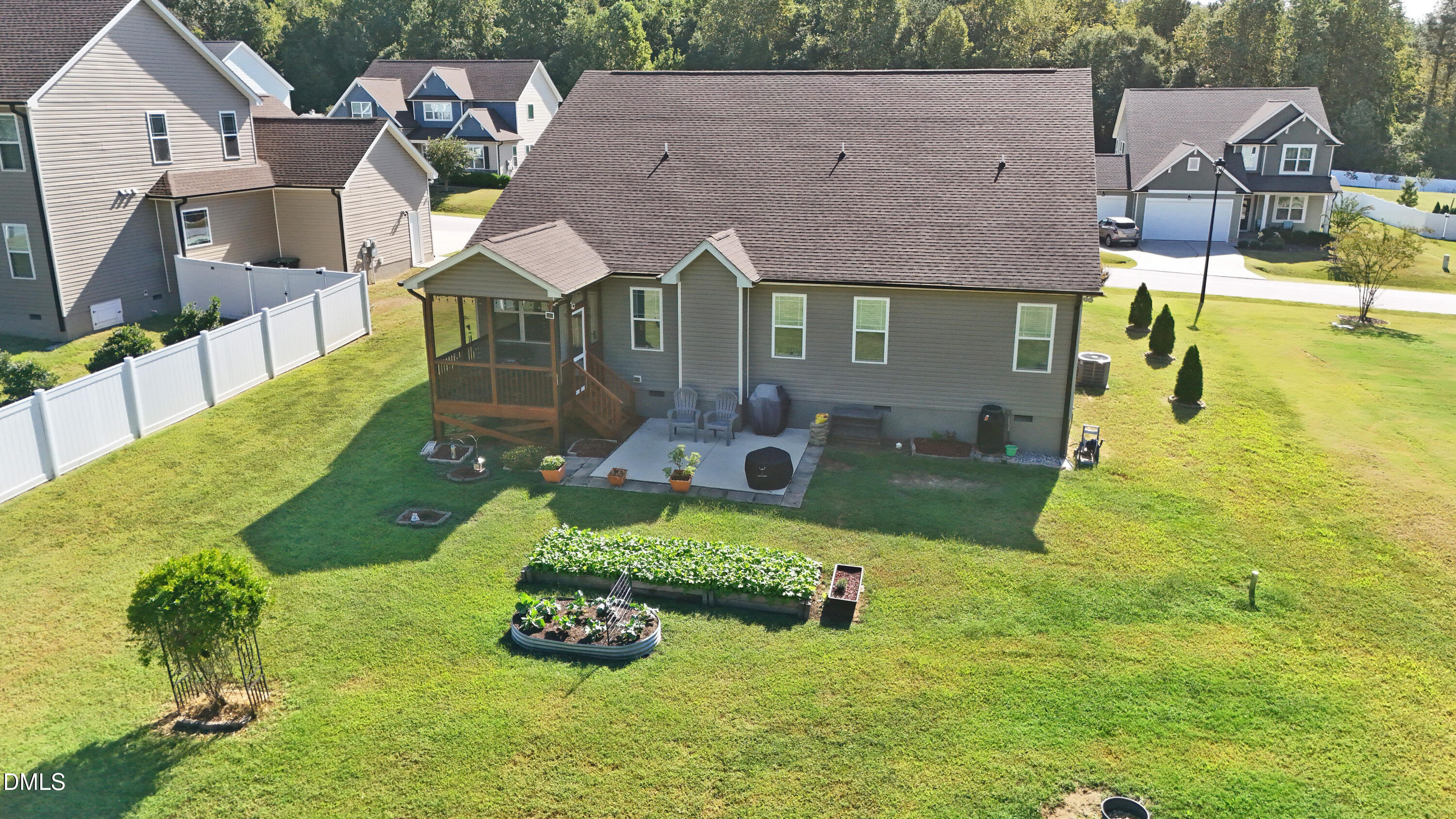 main property photo 23