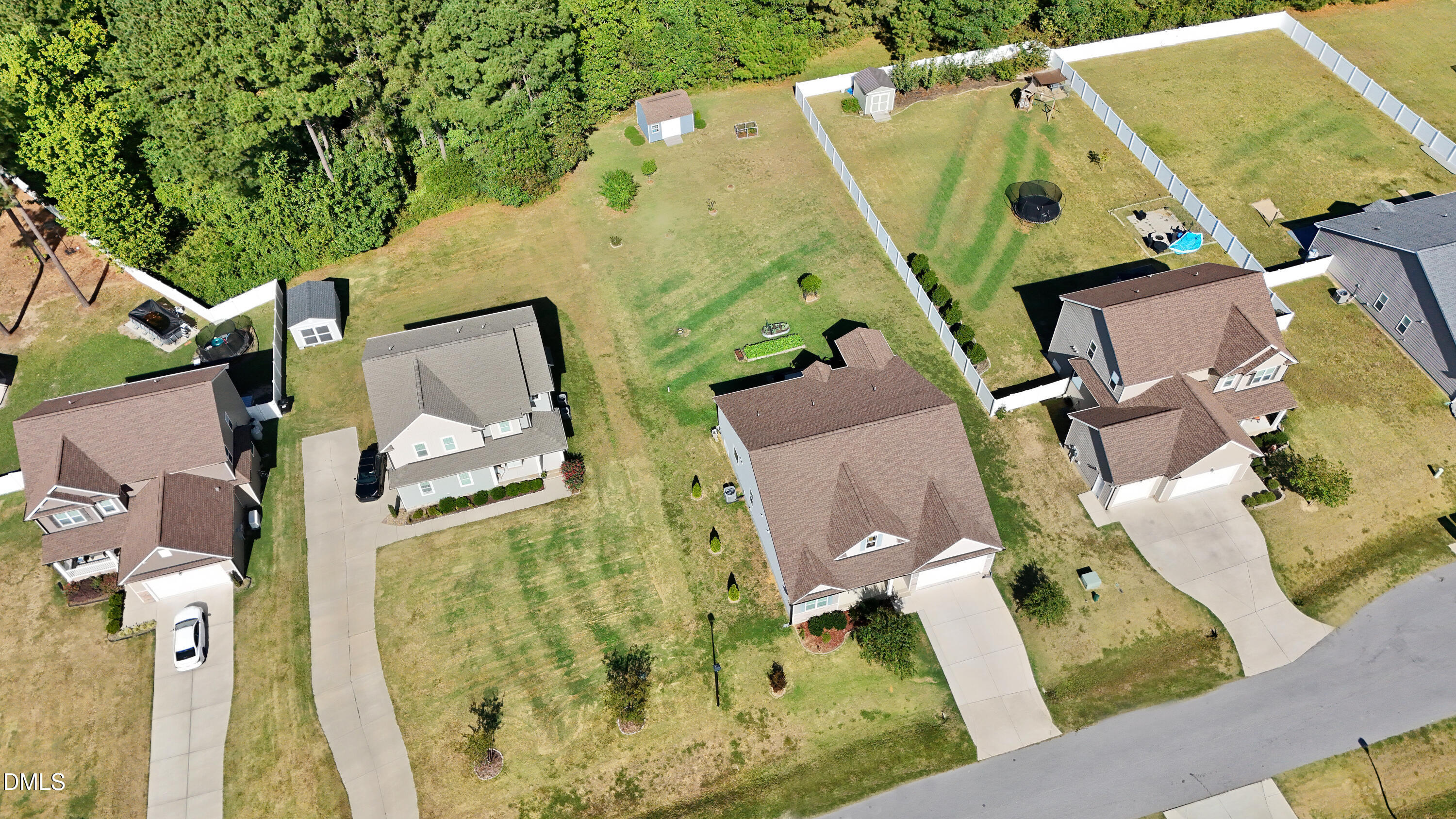 main property photo 28