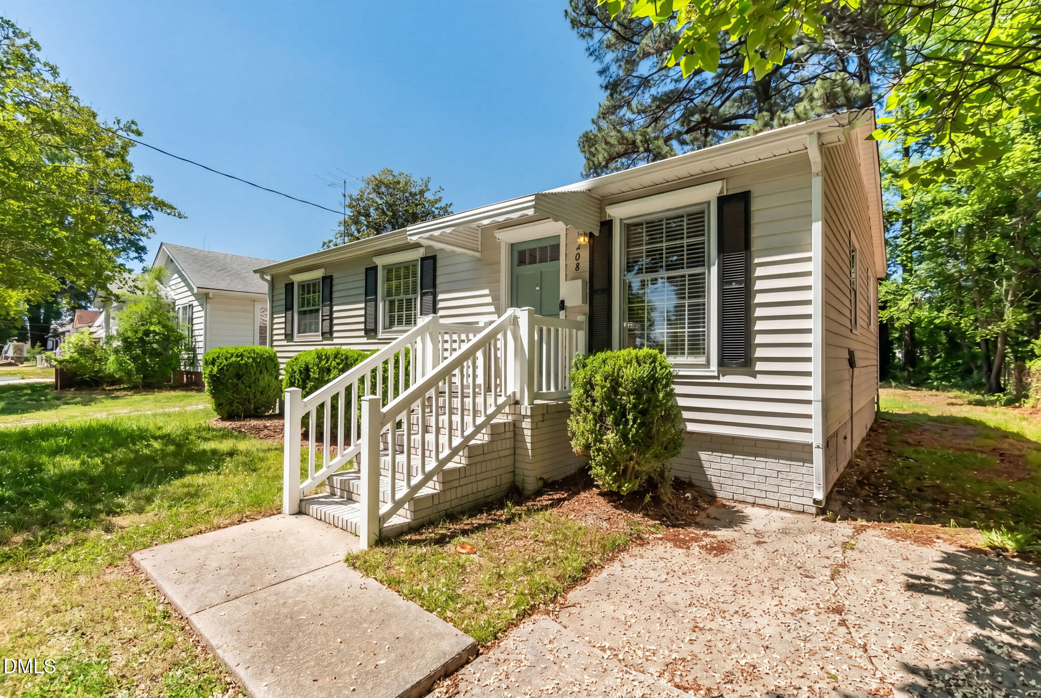 main property photo 30