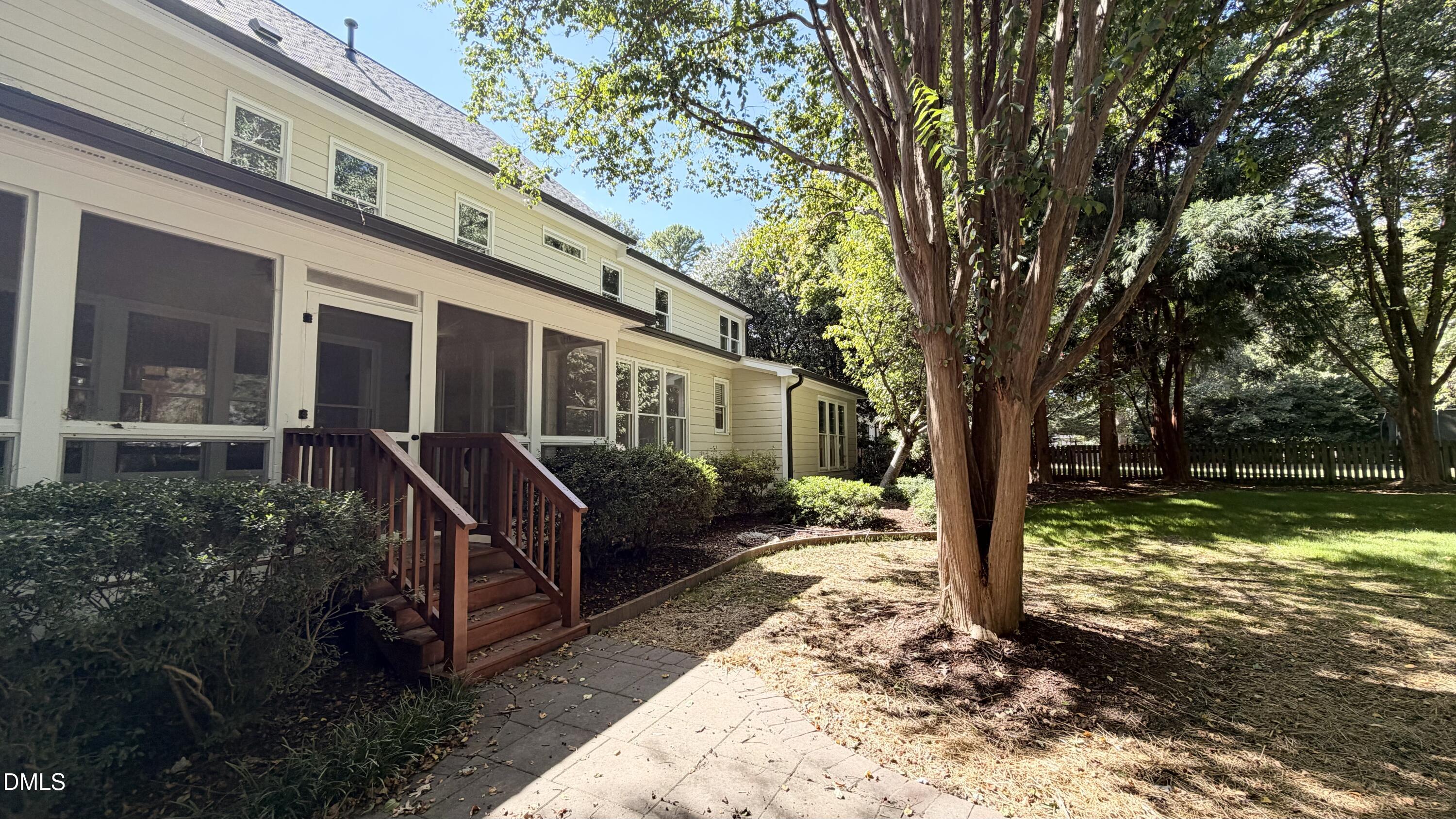 main property photo 23