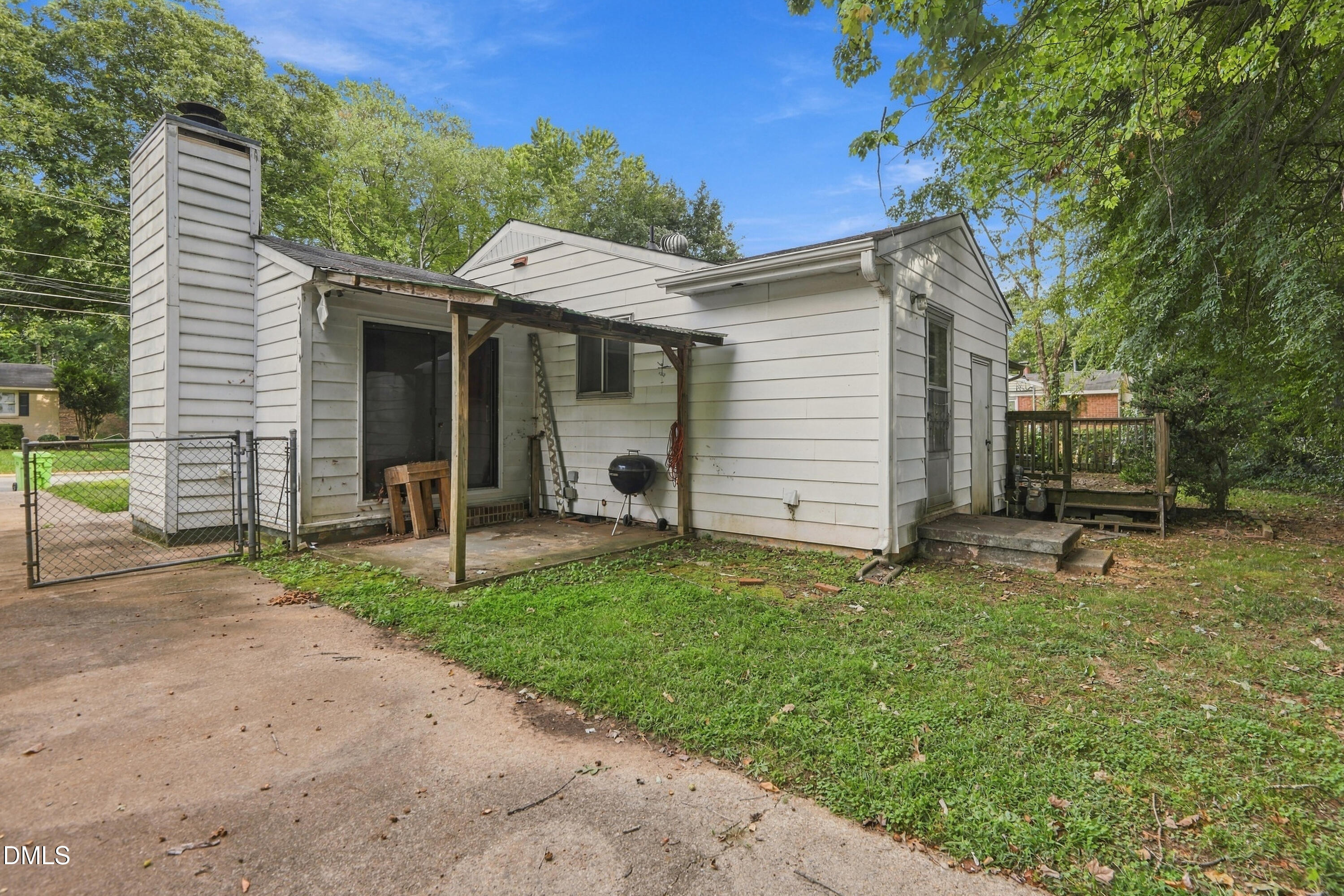main property photo 28