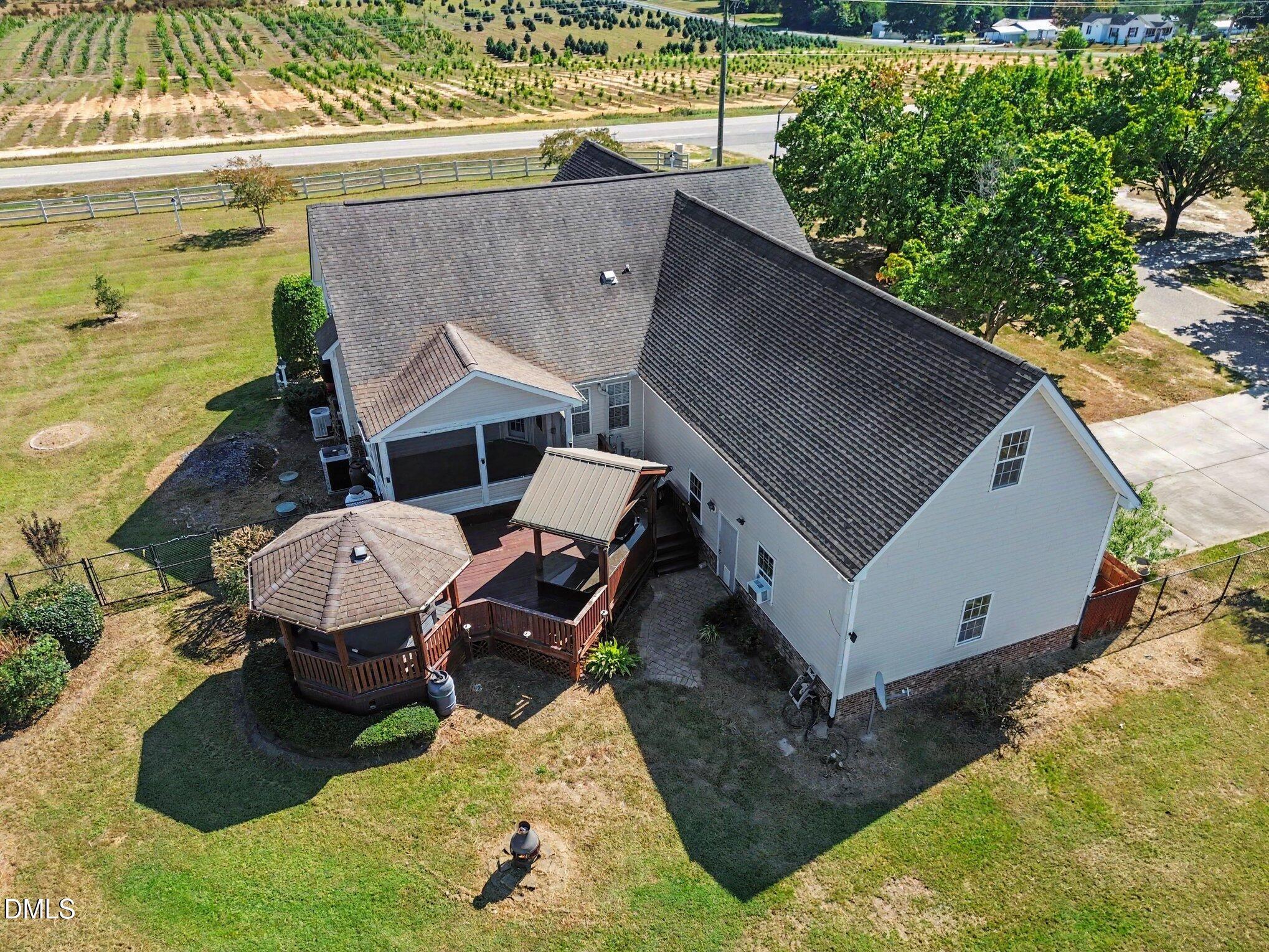 main property photo 30
