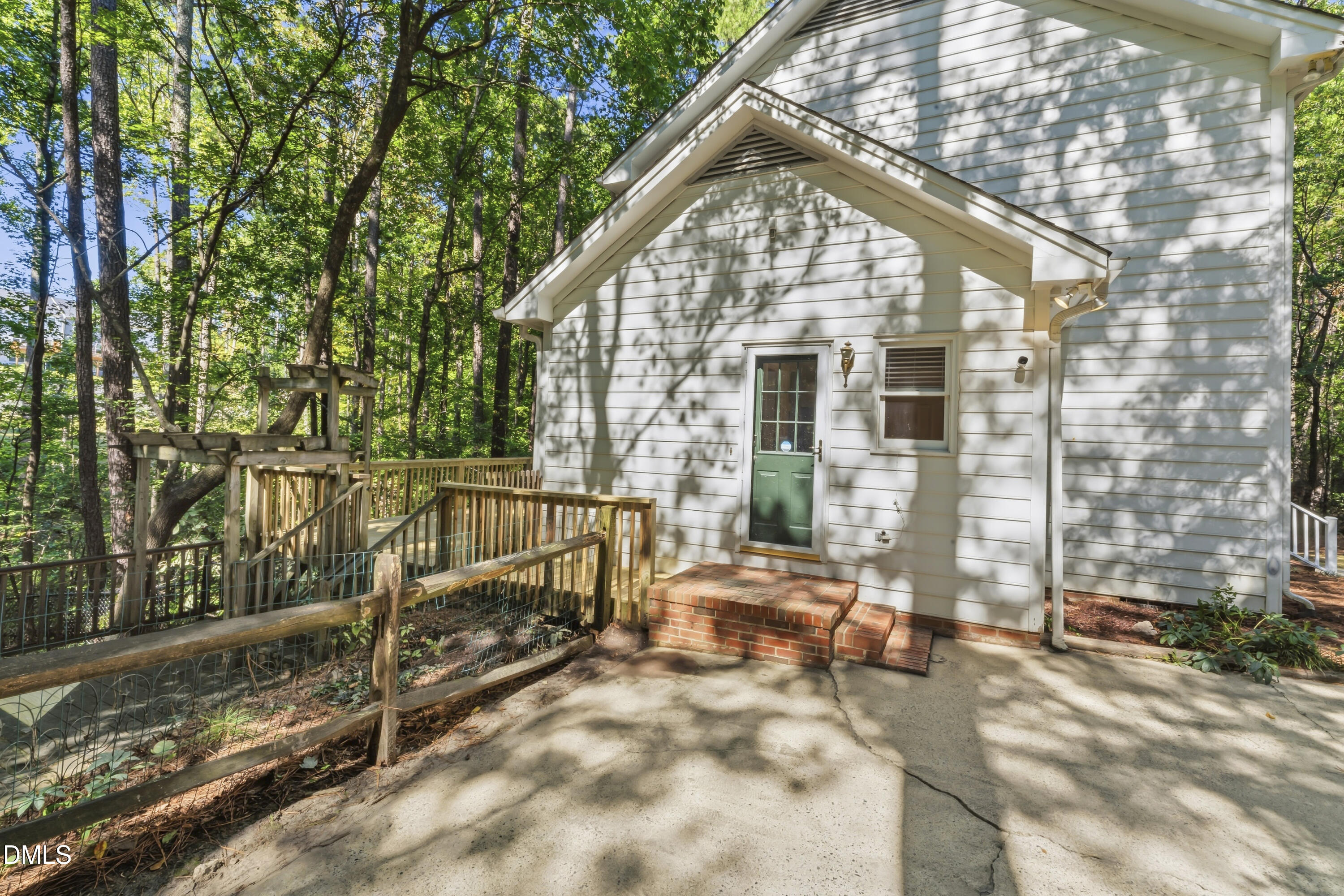 main property photo 40