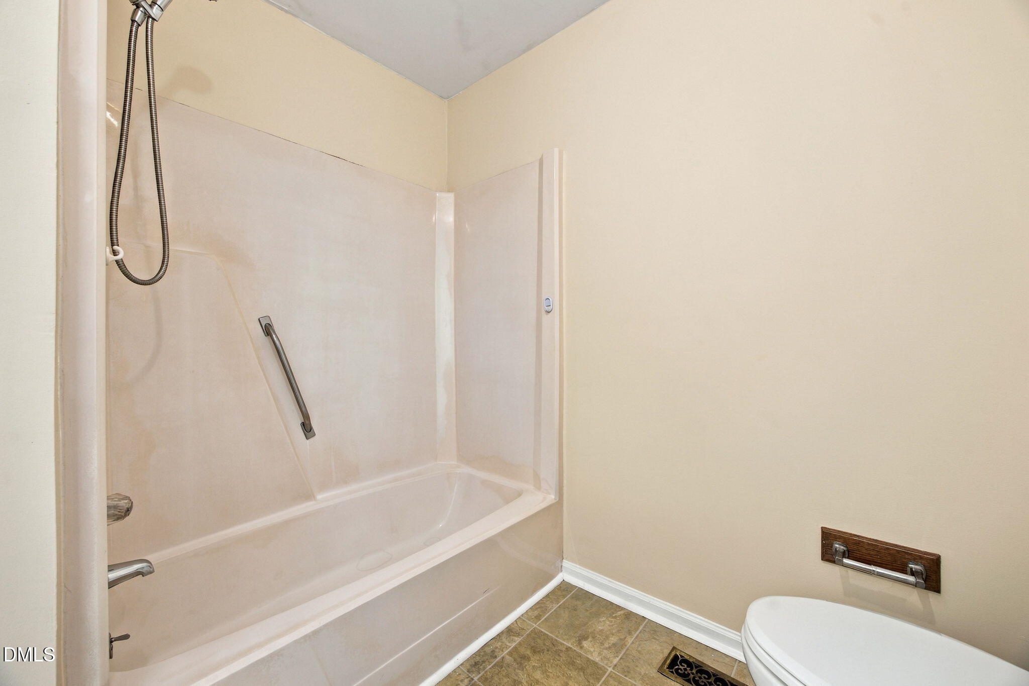 main property photo 12