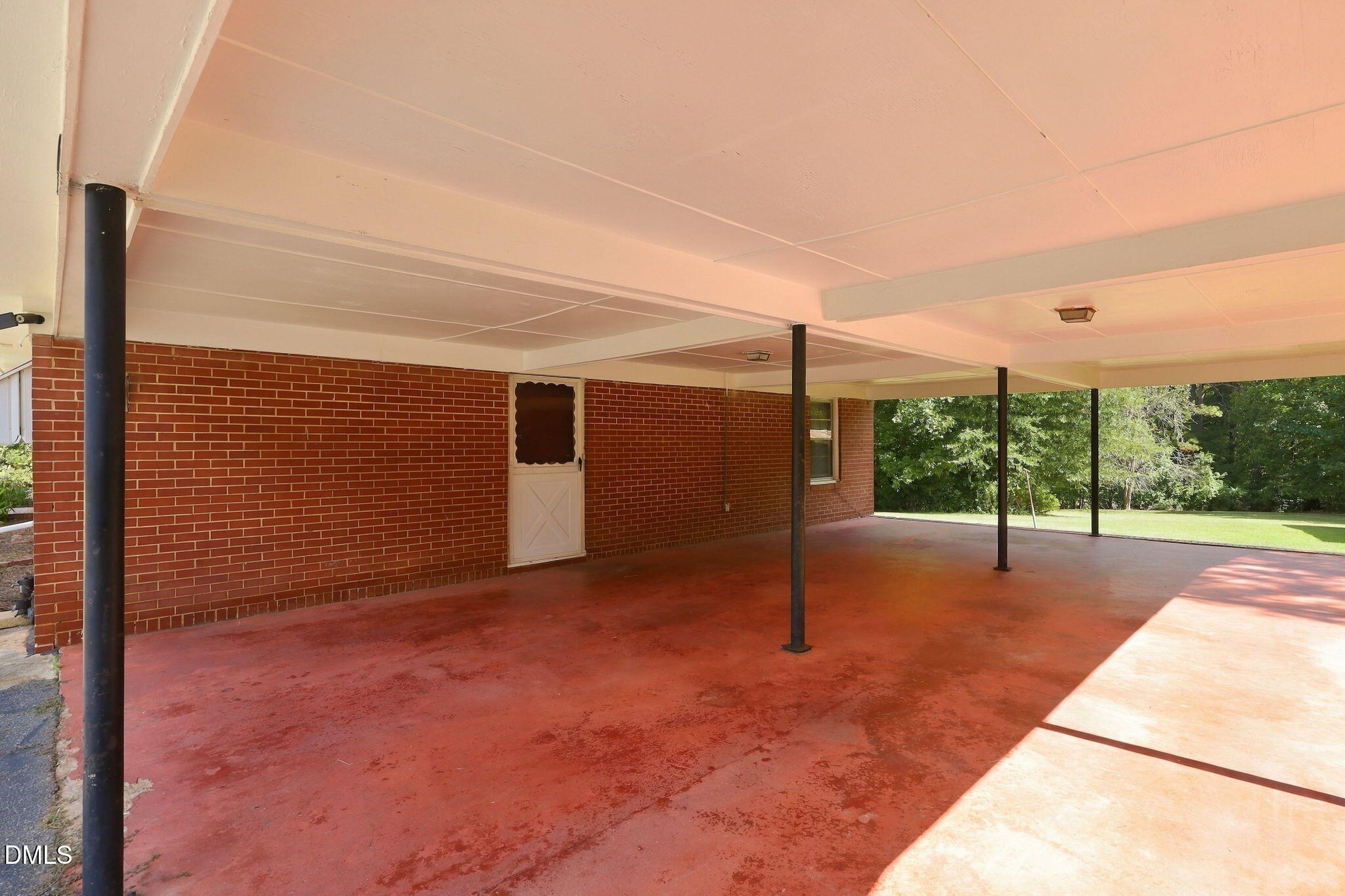 main property photo 28