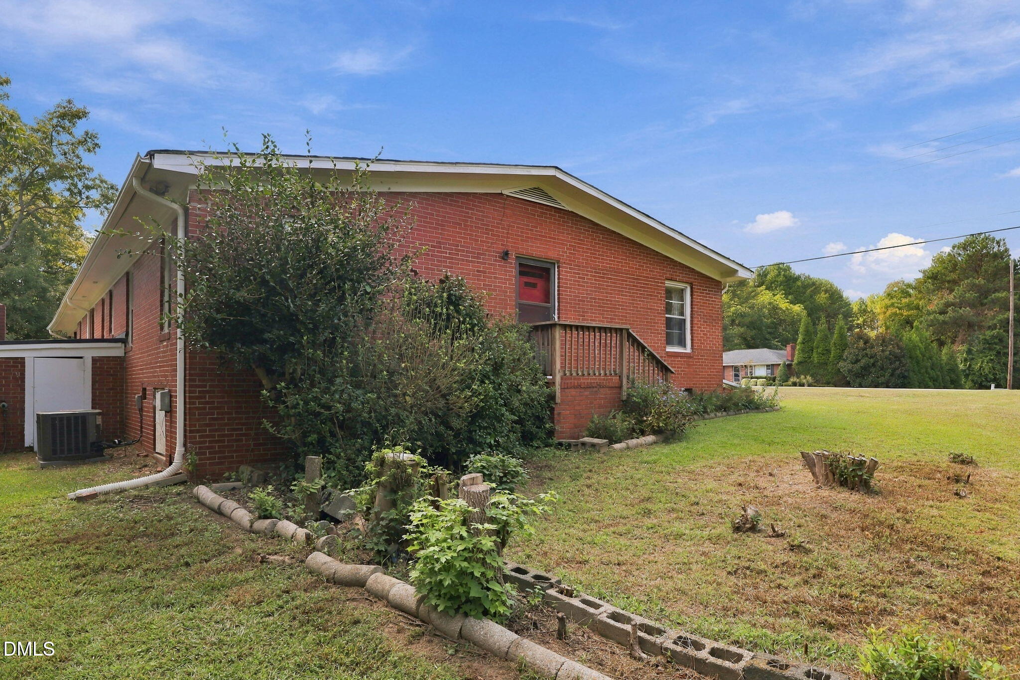 main property photo 30
