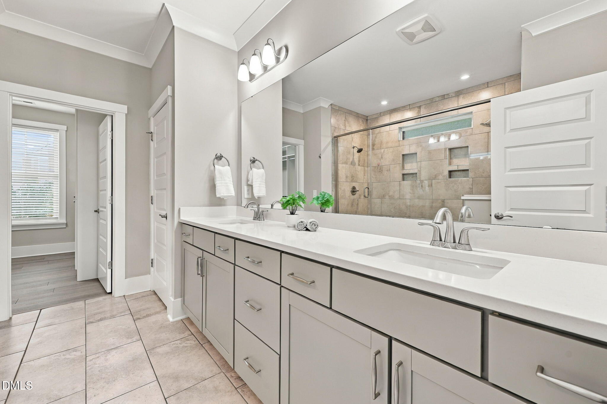 property viewer photo 17