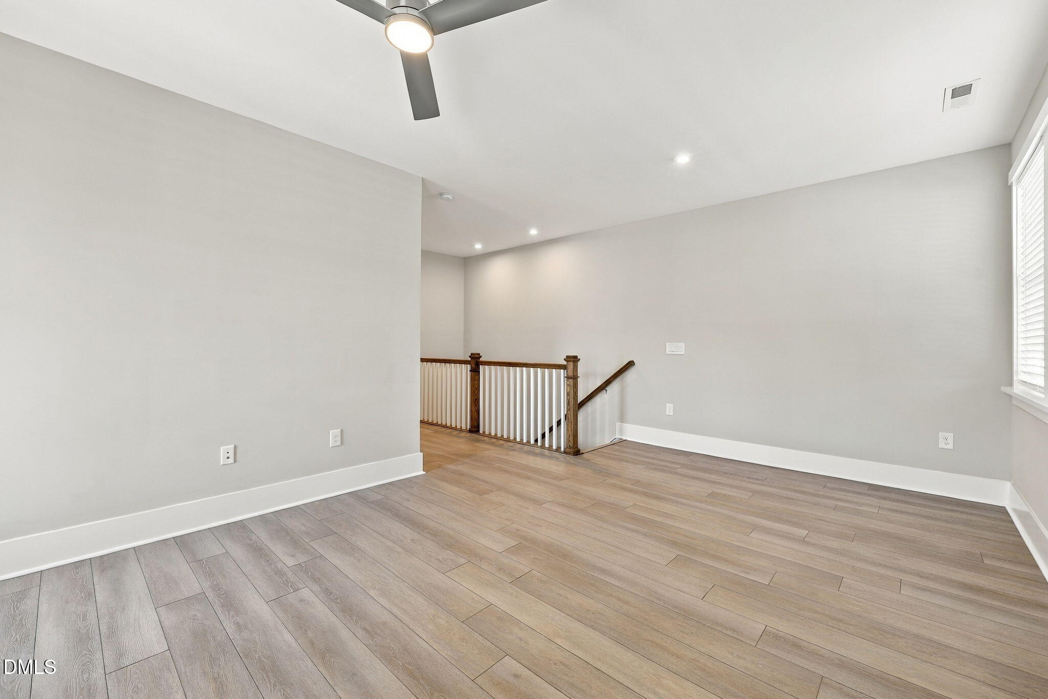 property viewer photo 25