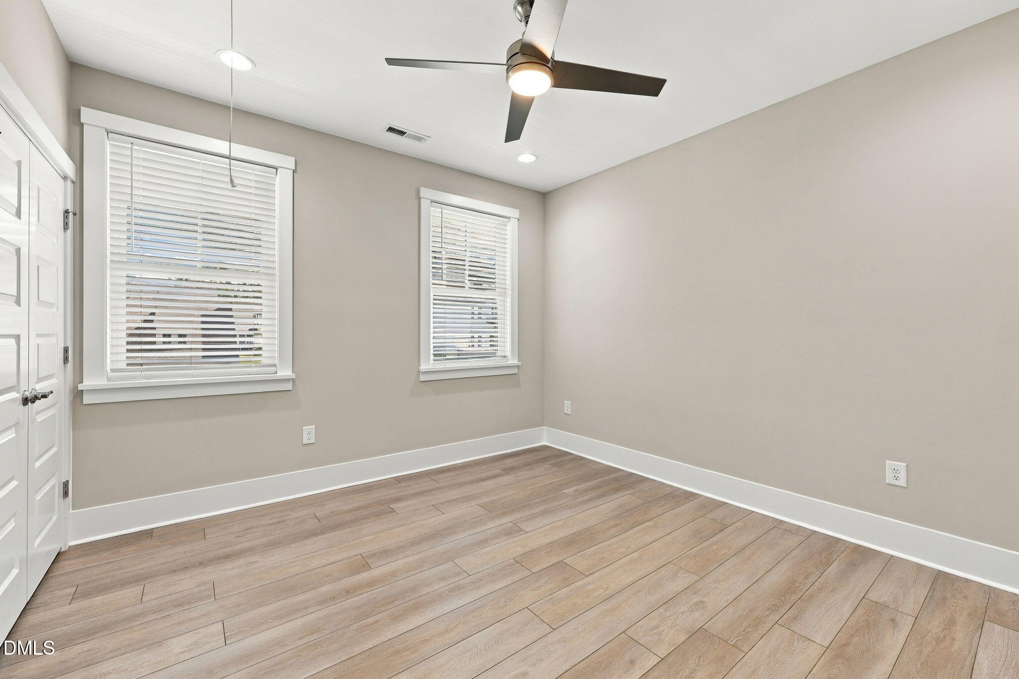 property viewer photo 26
