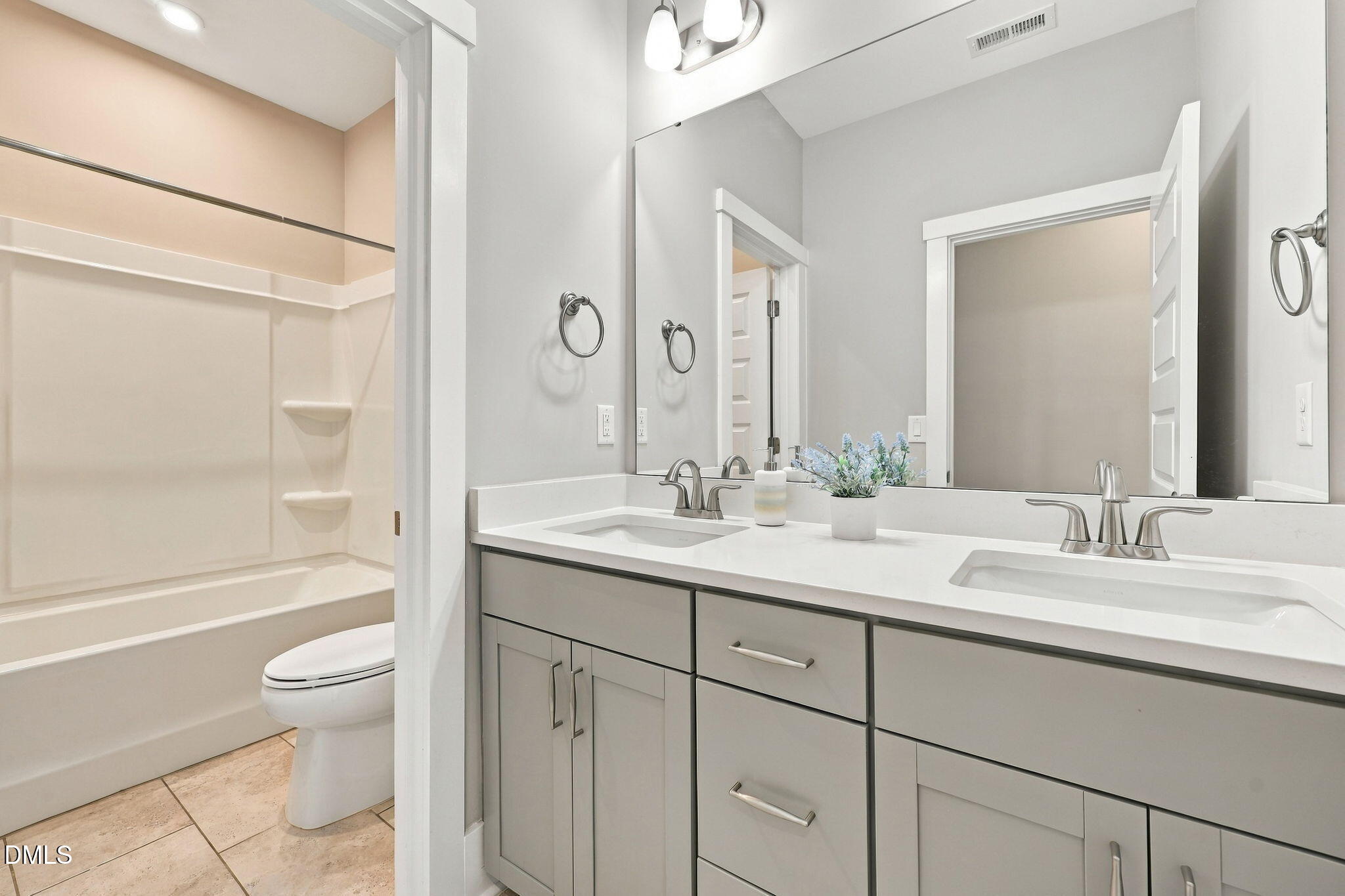 property viewer photo 30