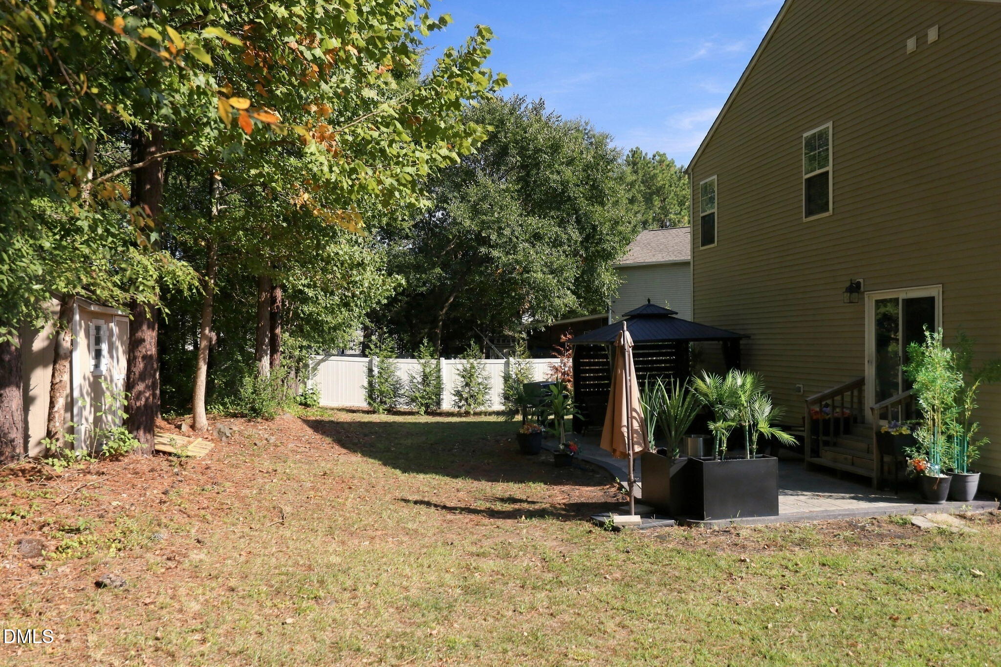 main property photo 37