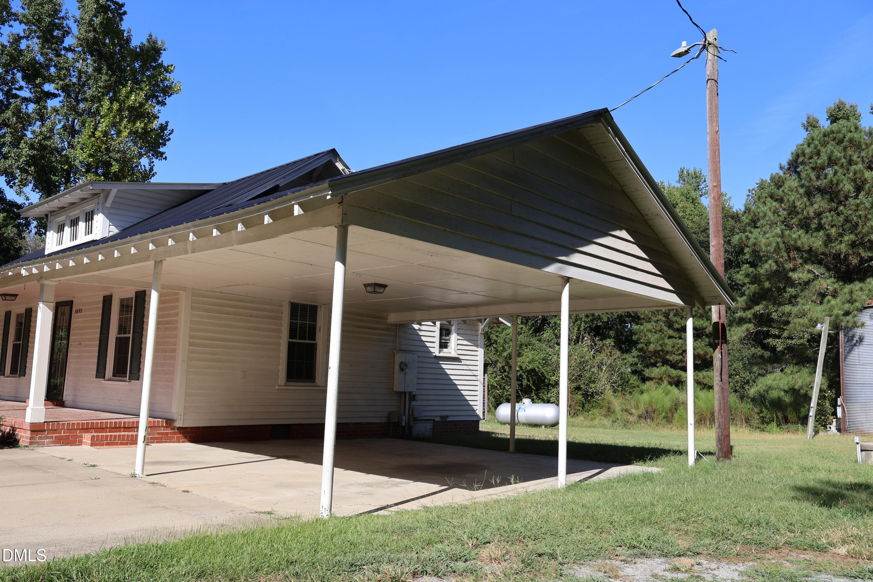 main property photo 18