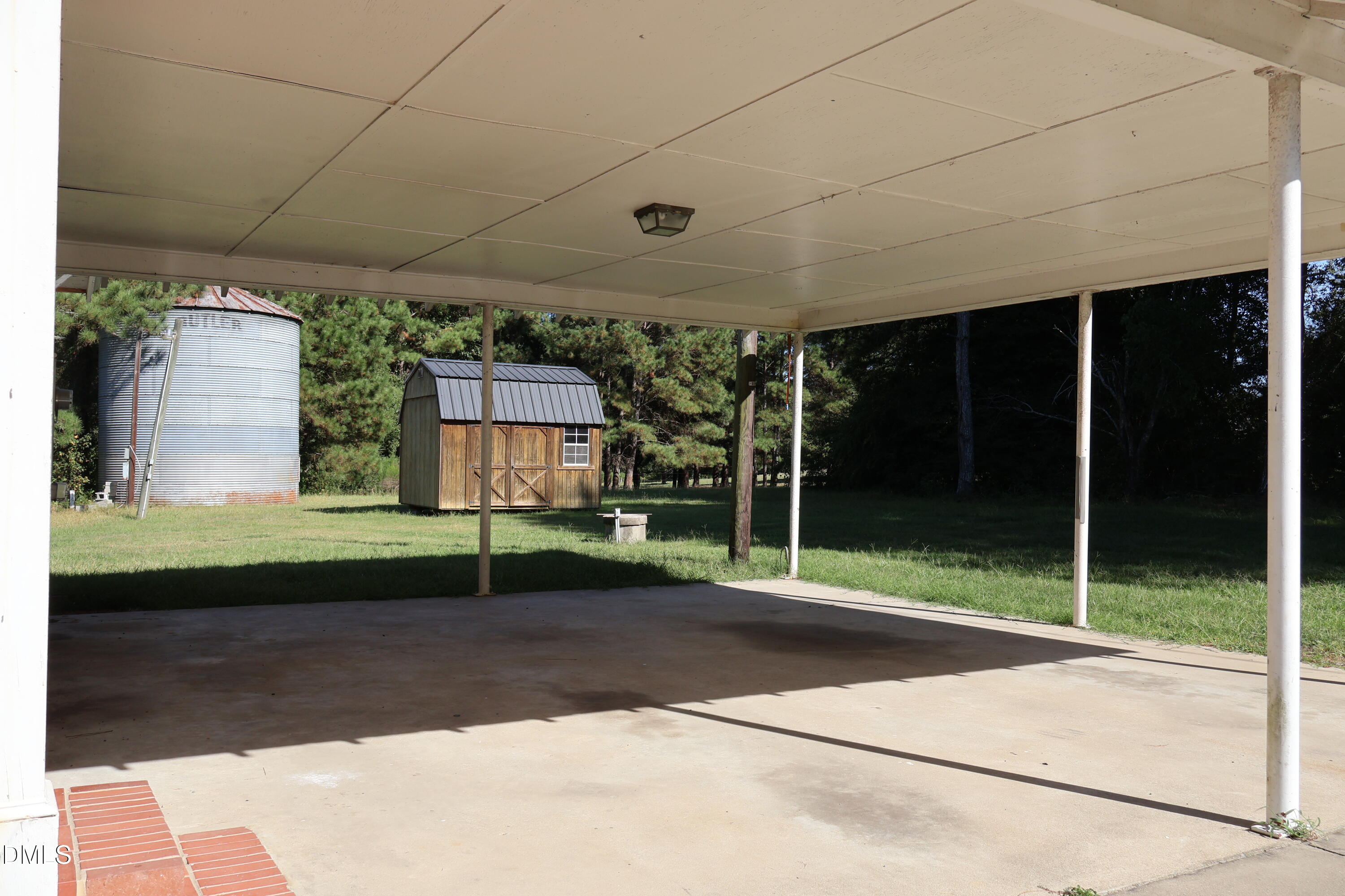 main property photo 19
