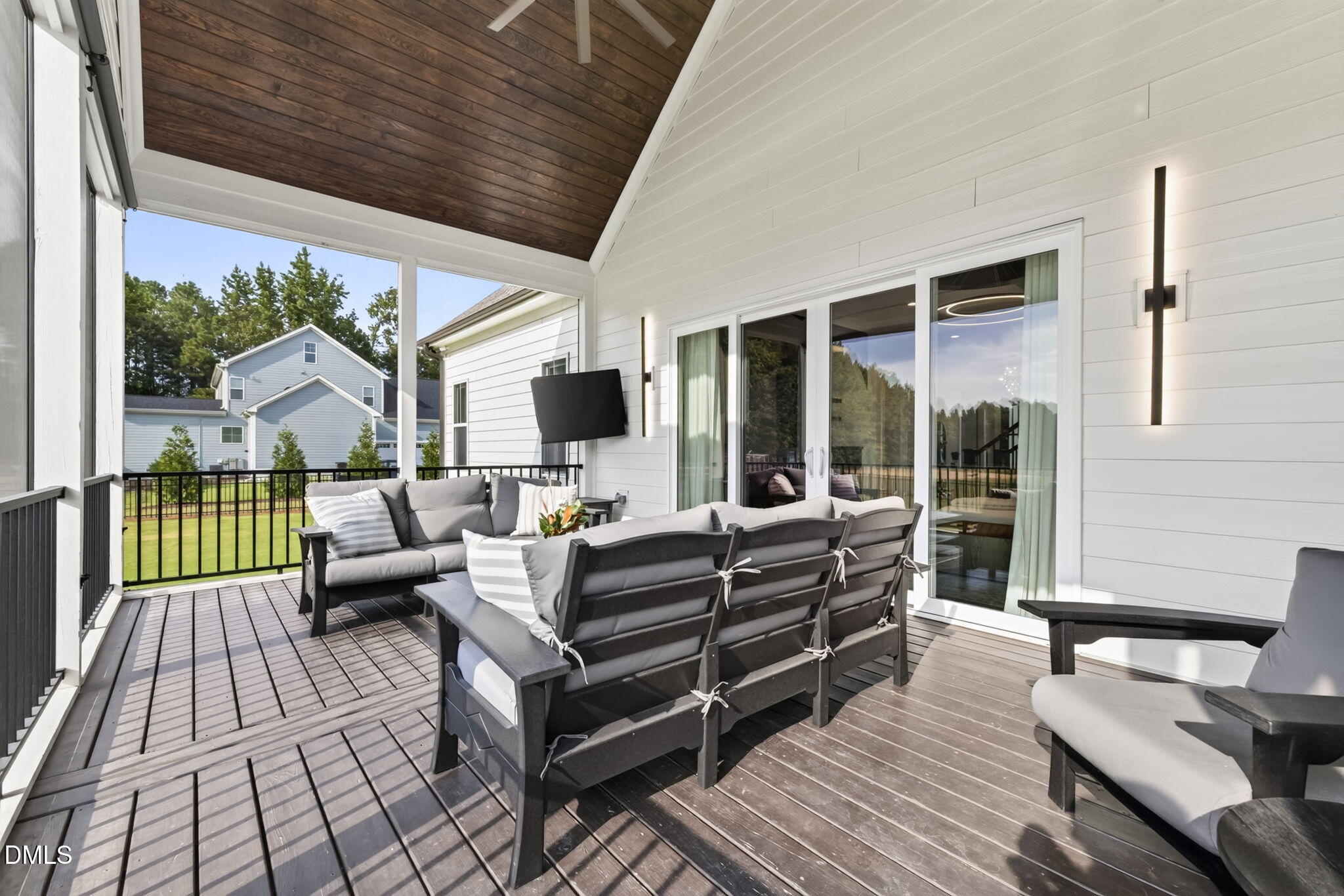 main property photo 78
