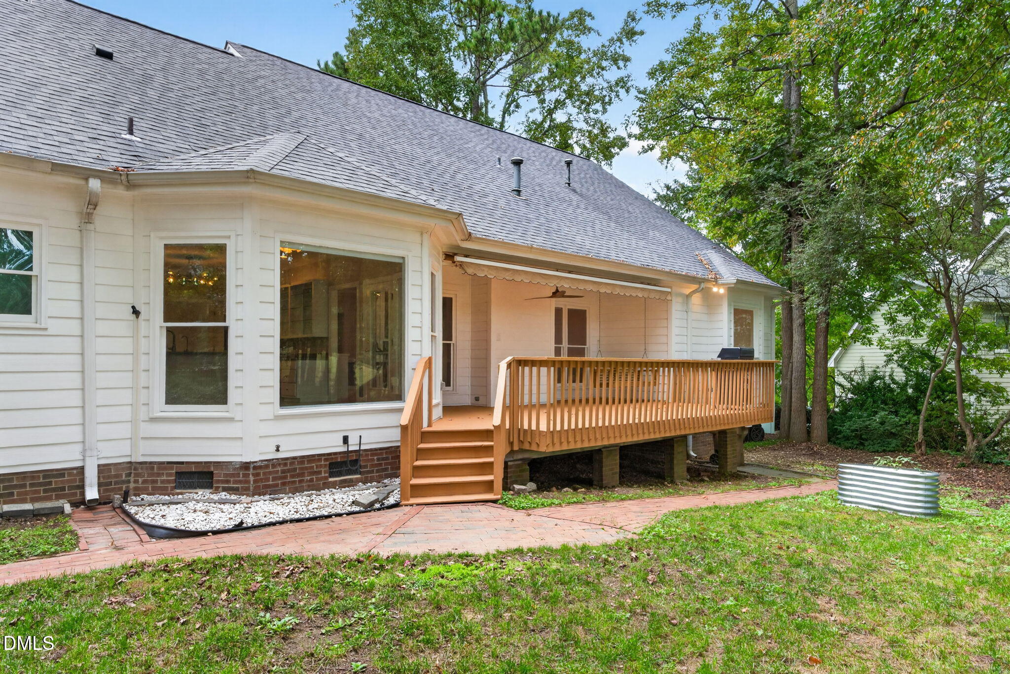 main property photo 37