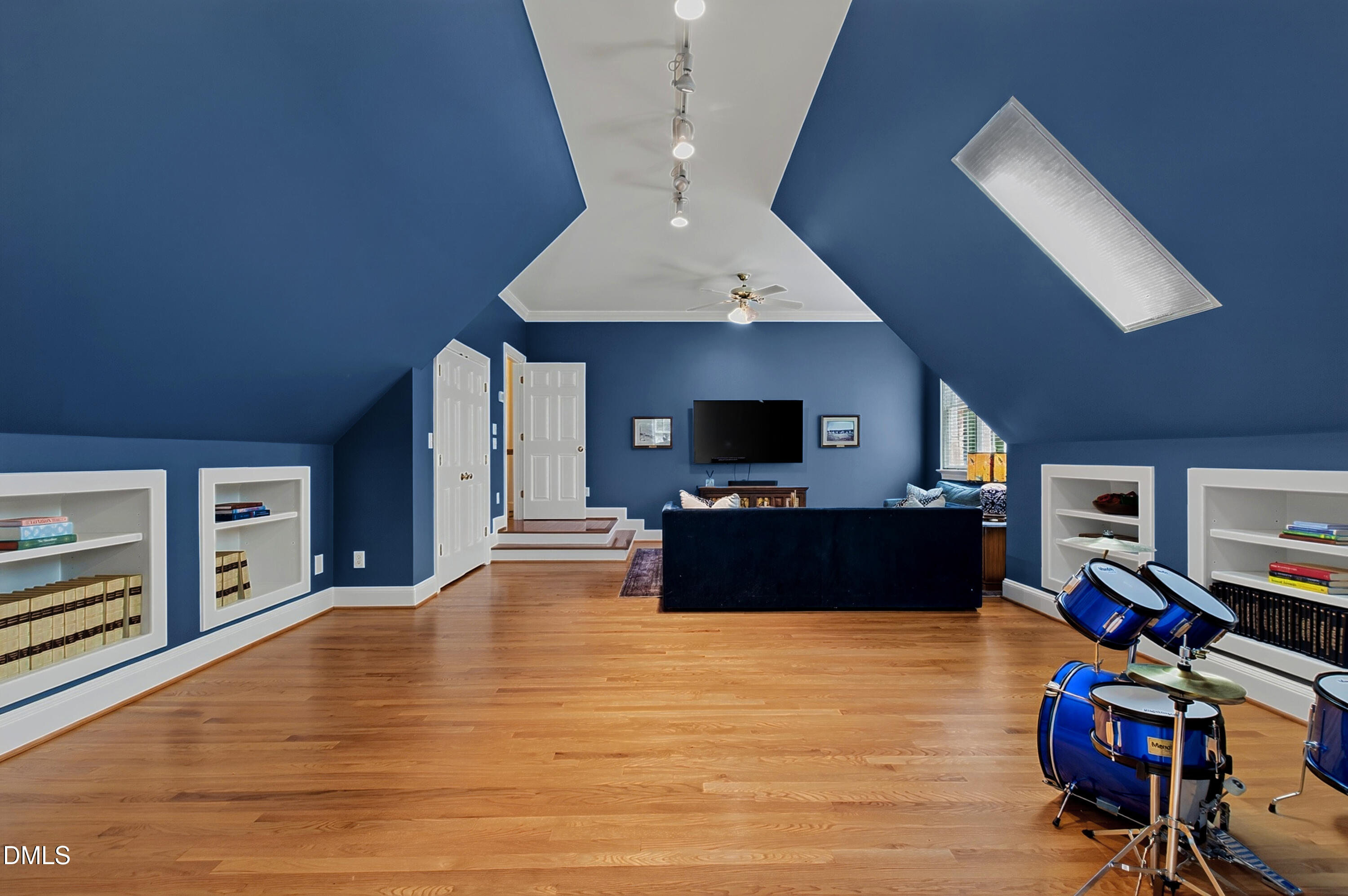 main property photo 43