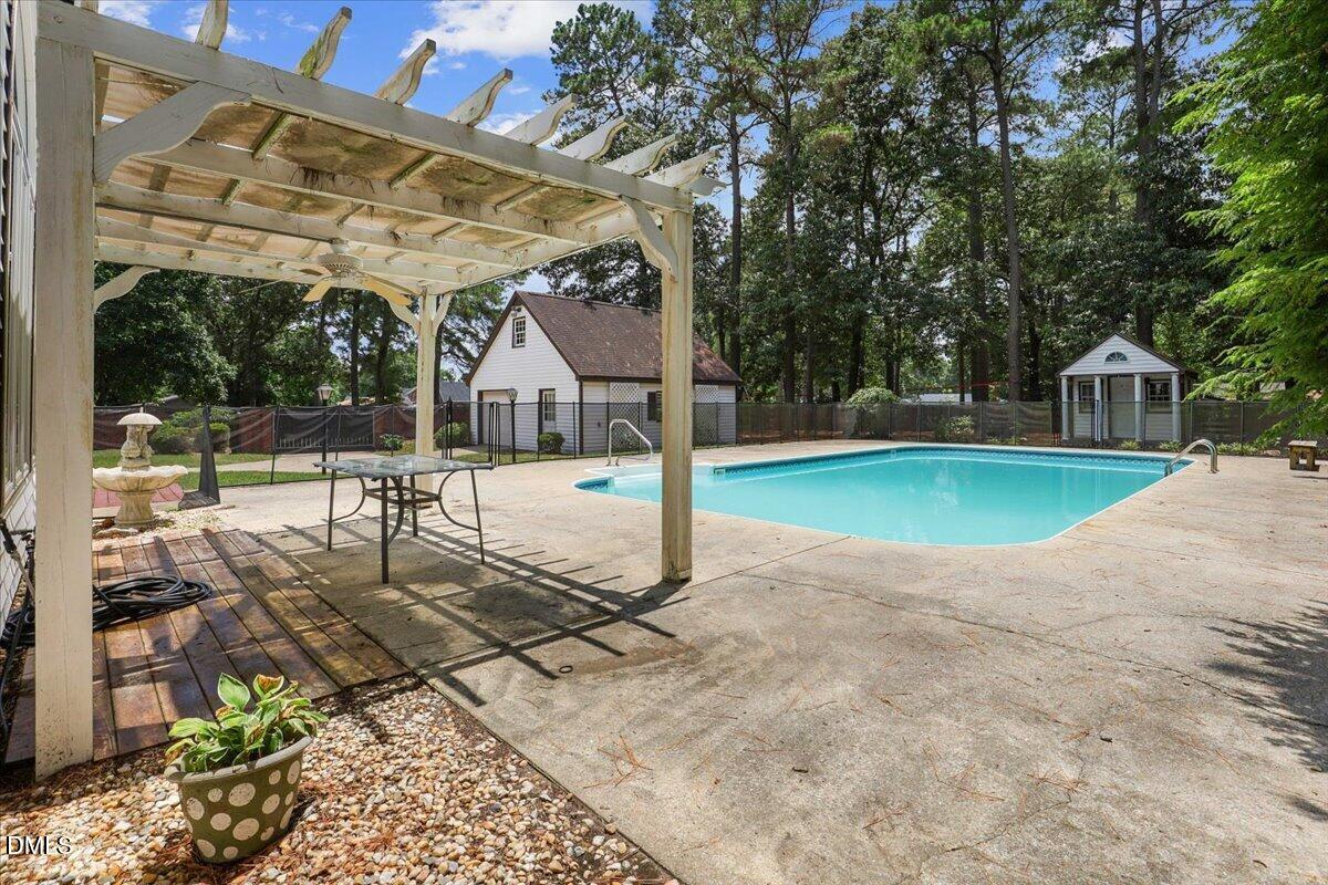 main property photo 17