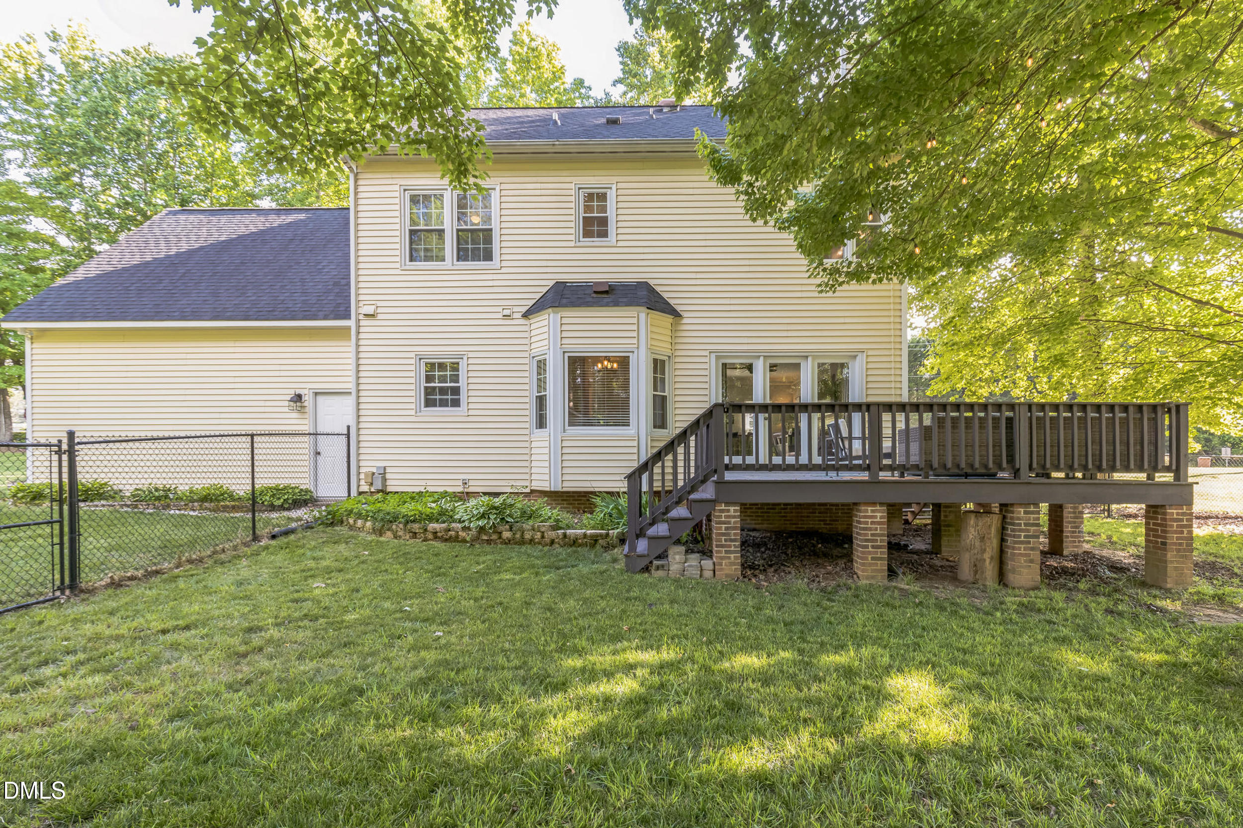 main property photo 18