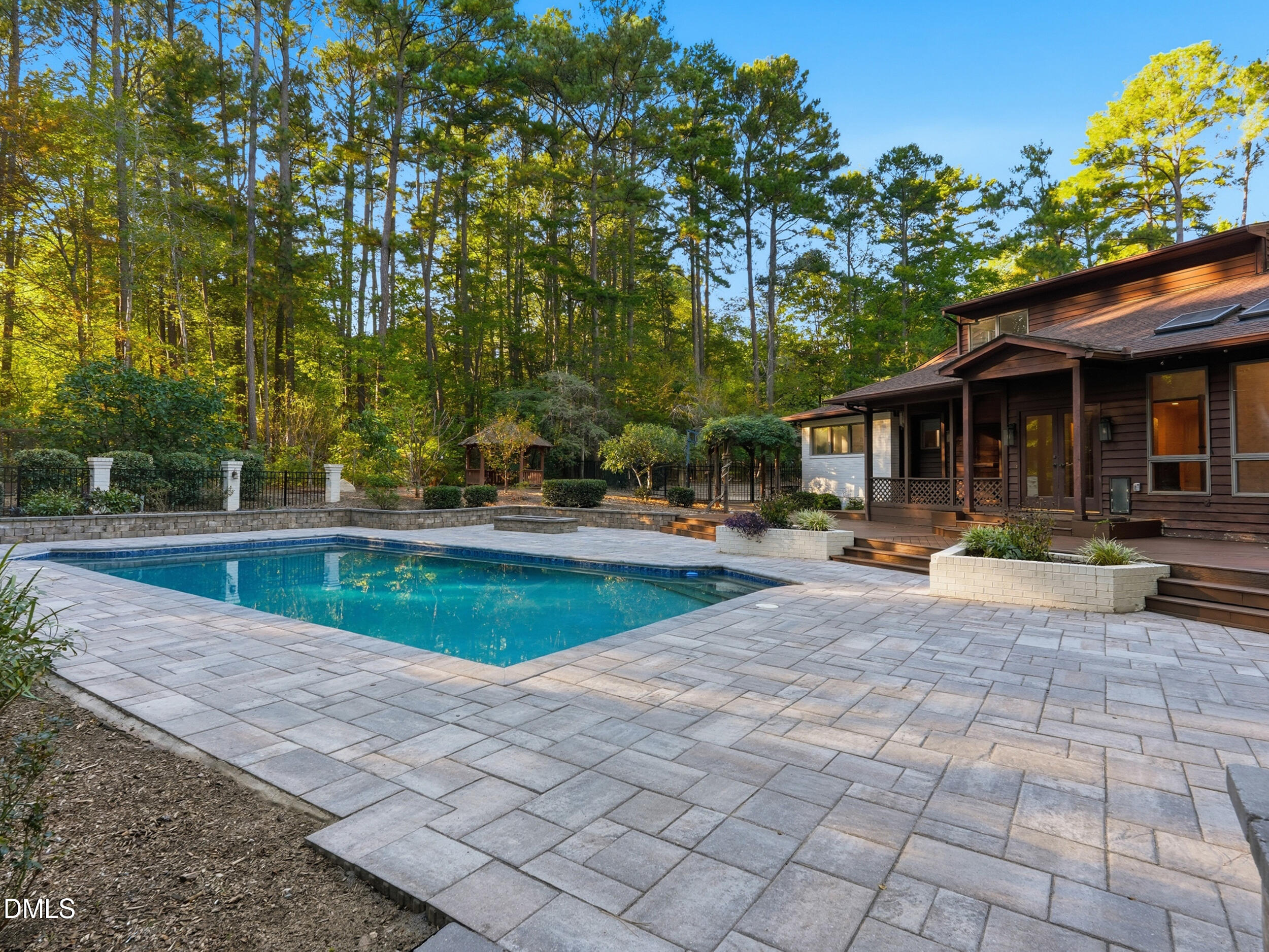 main property photo 50