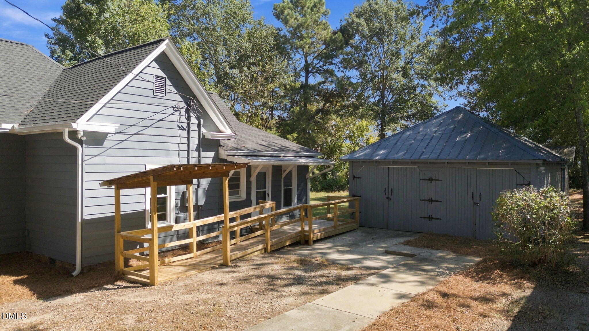 main property photo 9