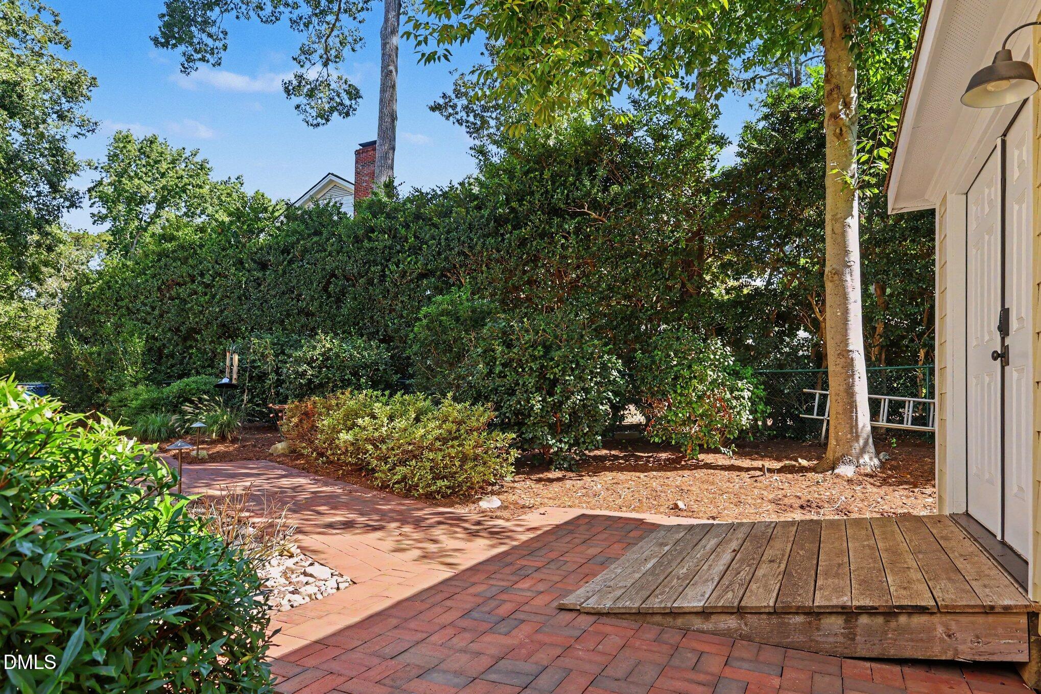 main property photo 30