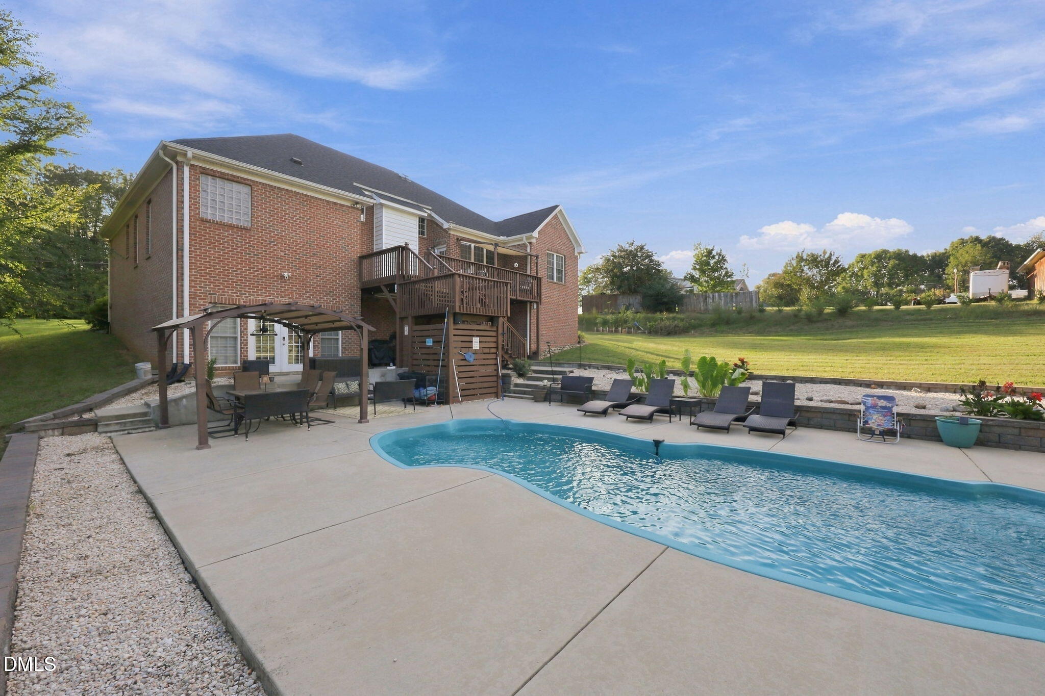 main property photo 38
