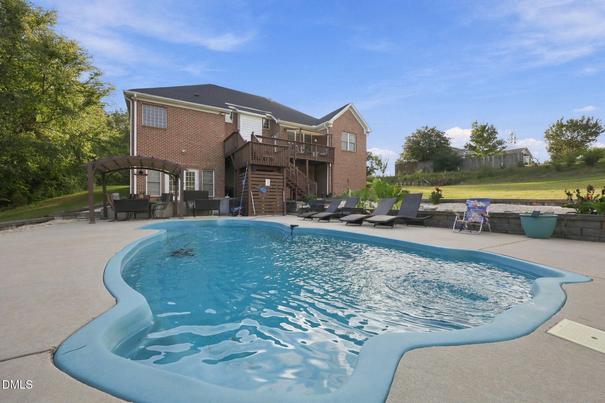 main property photo 40