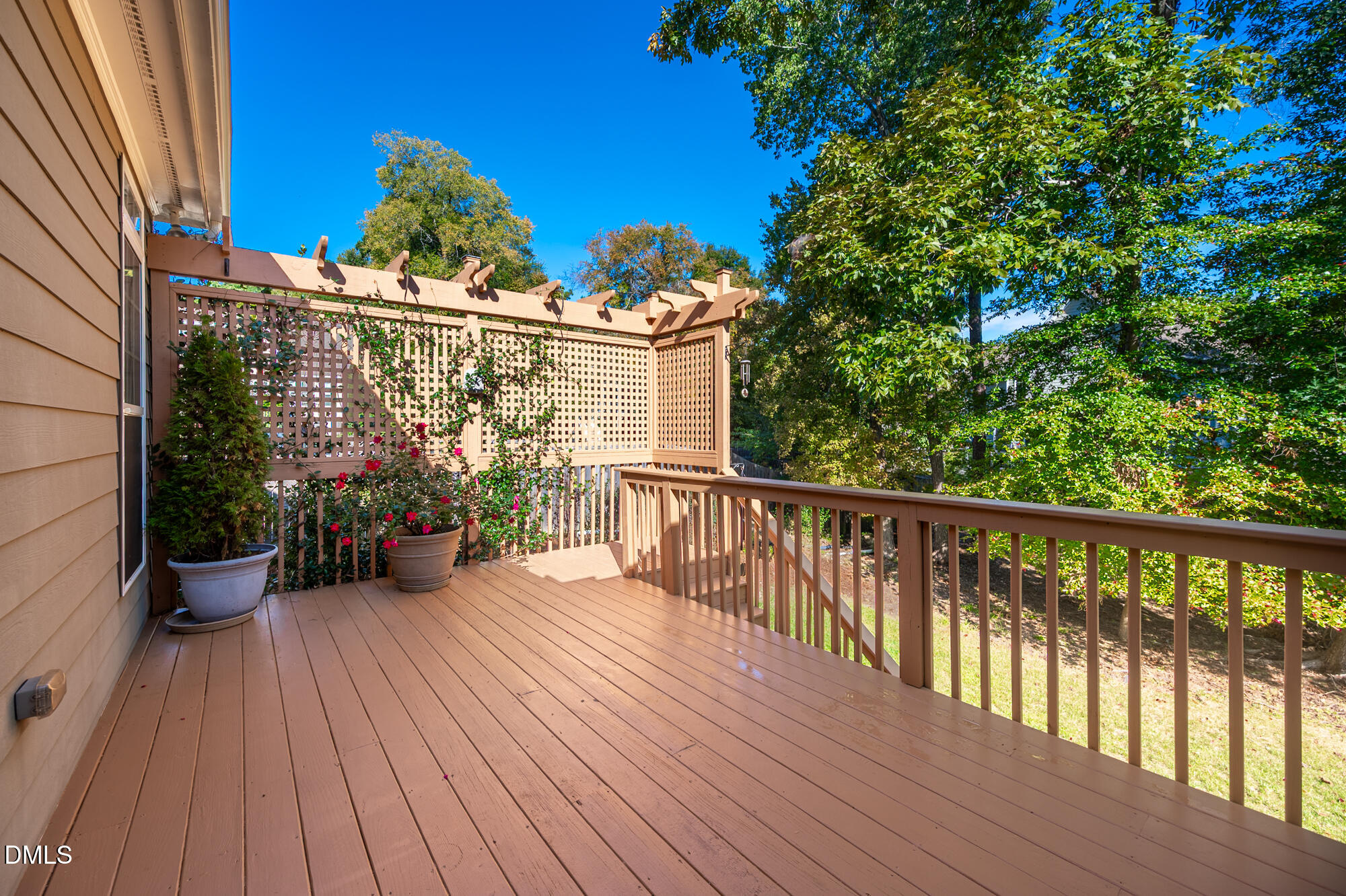main property photo 27