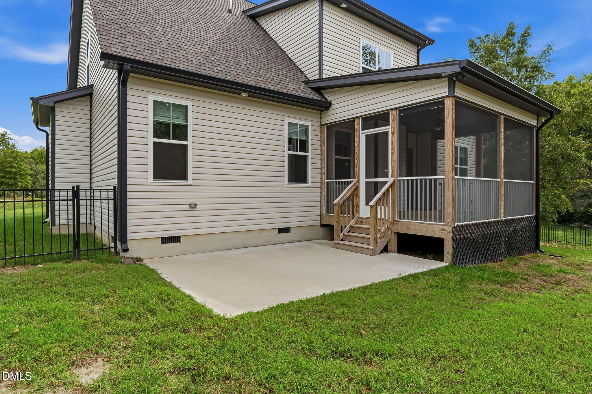 main property photo 35