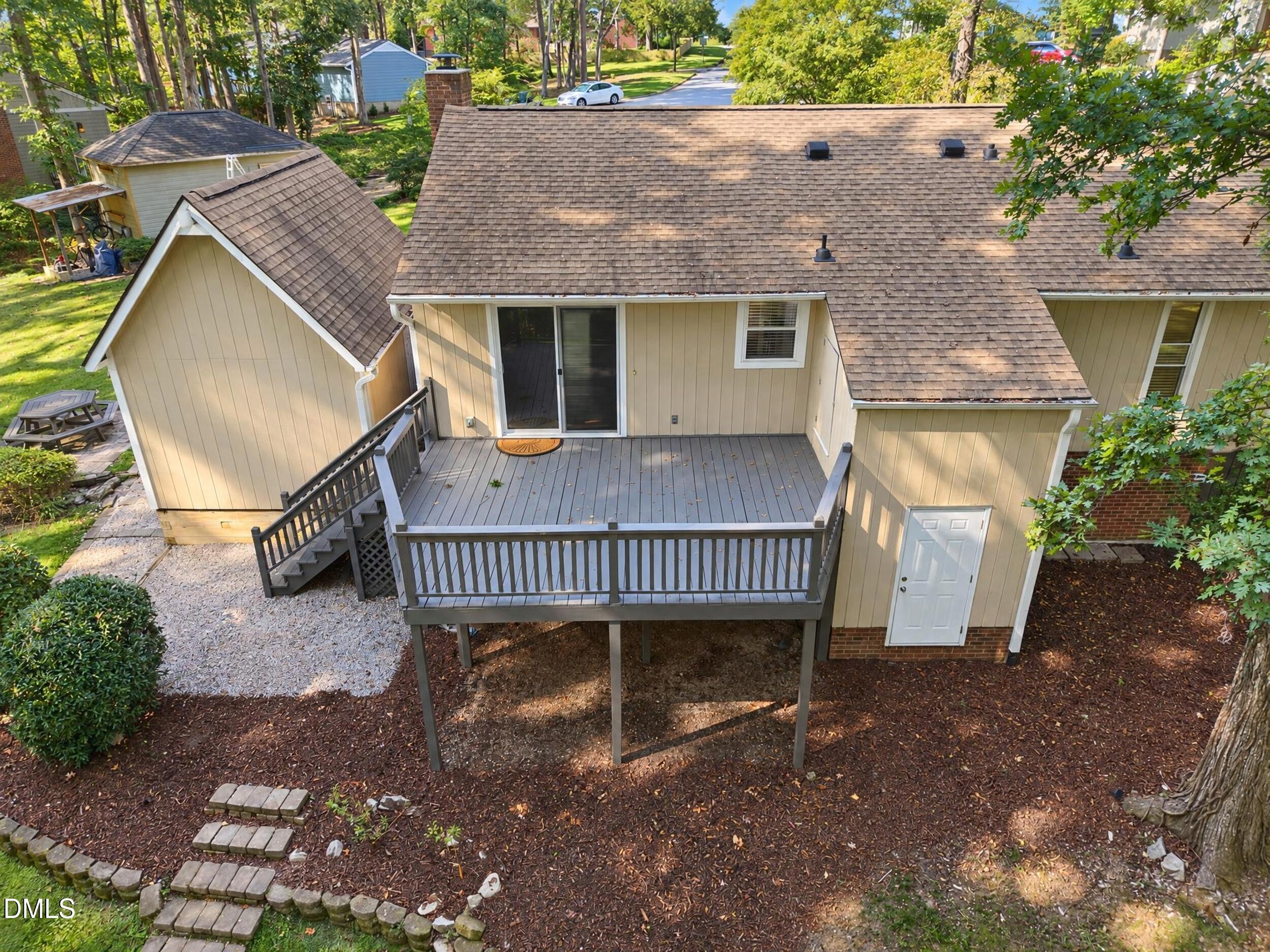 main property photo 37