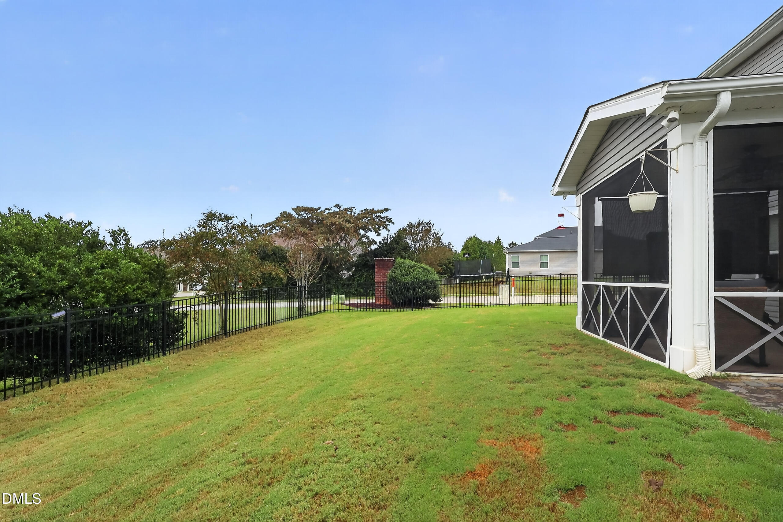 main property photo 28