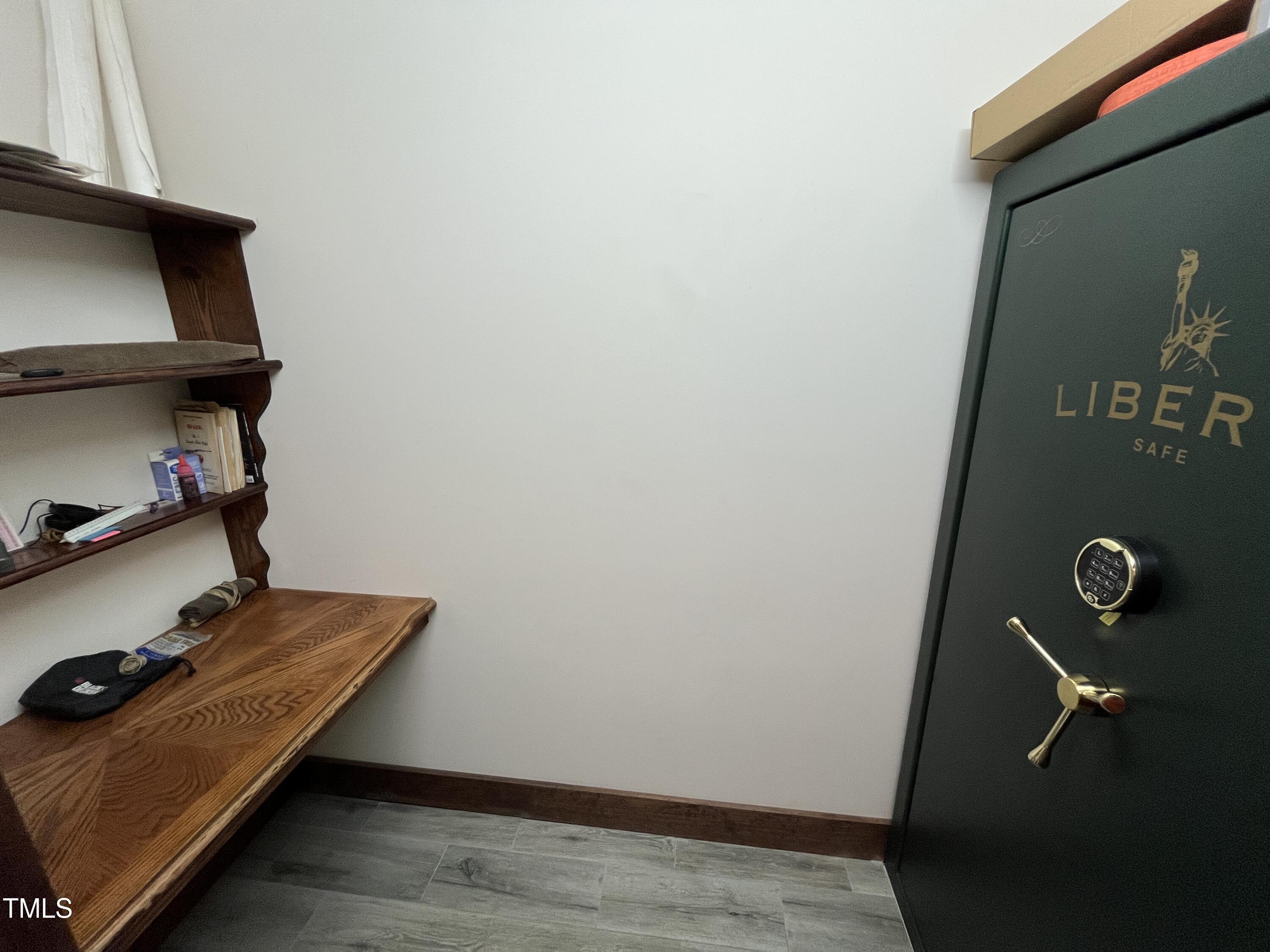 main property photo 26