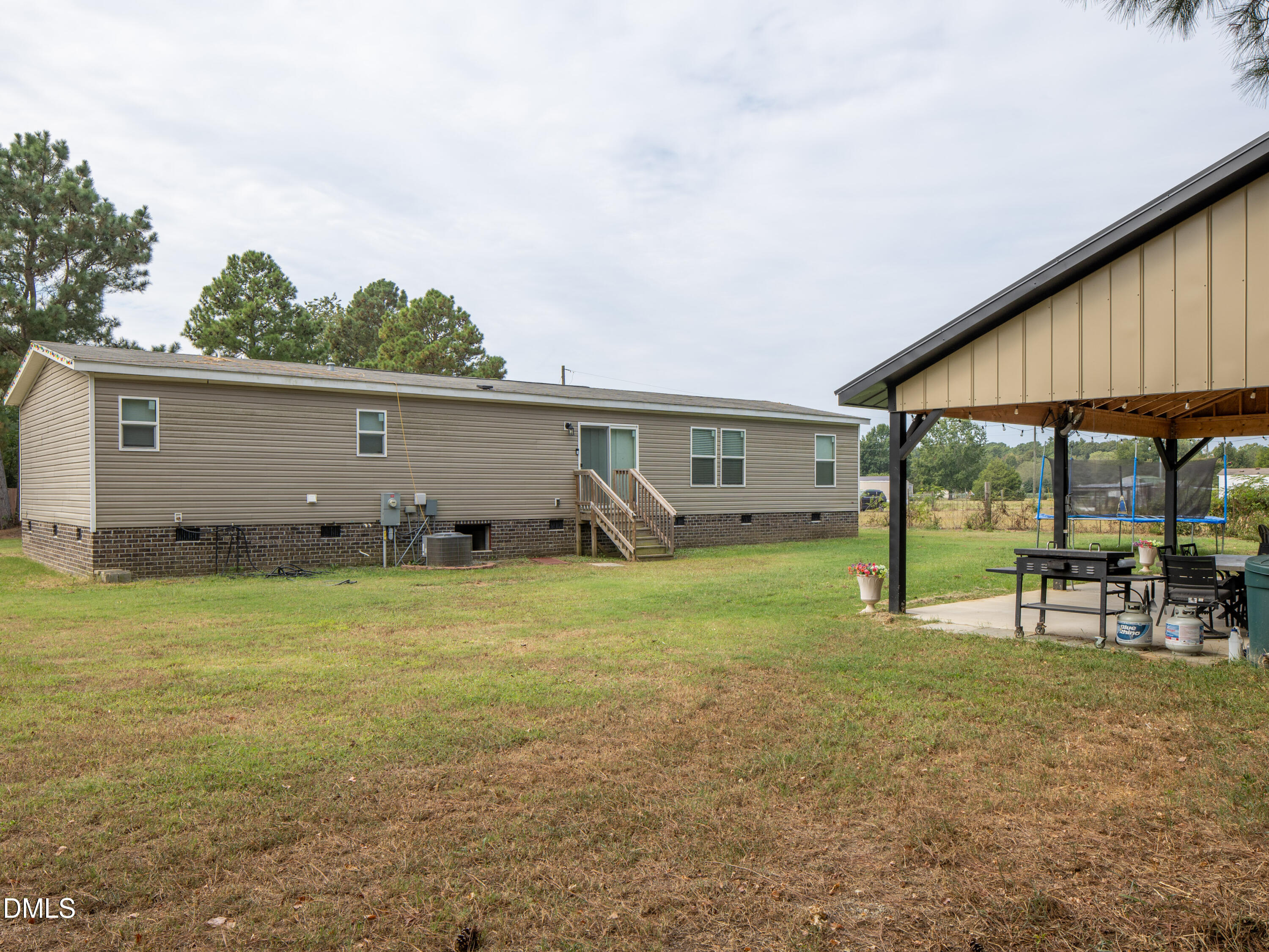 main property photo 28